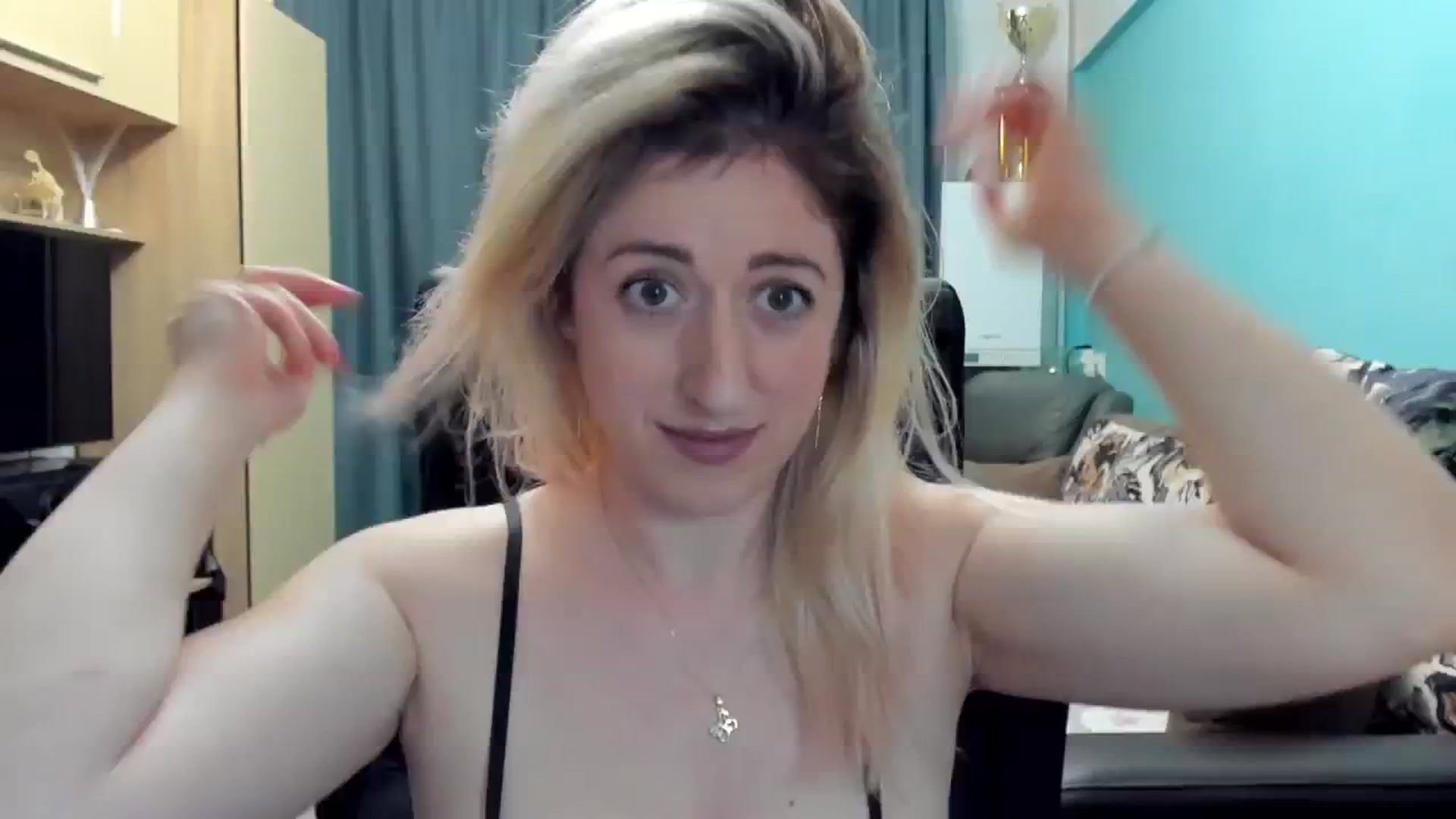Gallery image thumbnail from SweetDelia_'s myfreecams stream on, 01/04/2025, 24:39 image 8 of 20