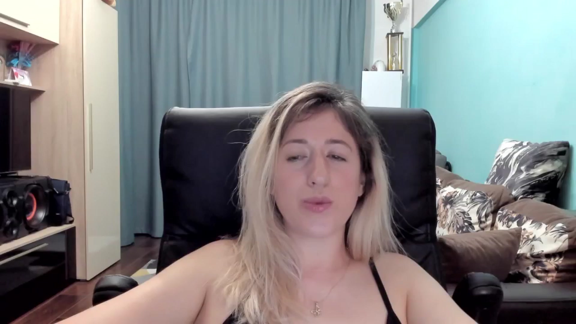 Gallery image thumbnail from SweetDelia_'s myfreecams stream on, 06/09/2025, 02:36 image 7 of 20