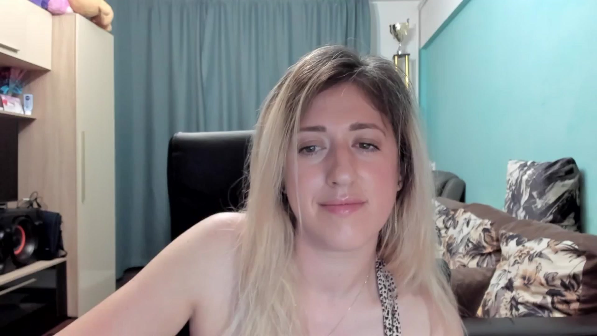 Gallery image thumbnail from SweetDelia_'s myfreecams stream on, 06/16/2025, 01:07 image 18 of 20