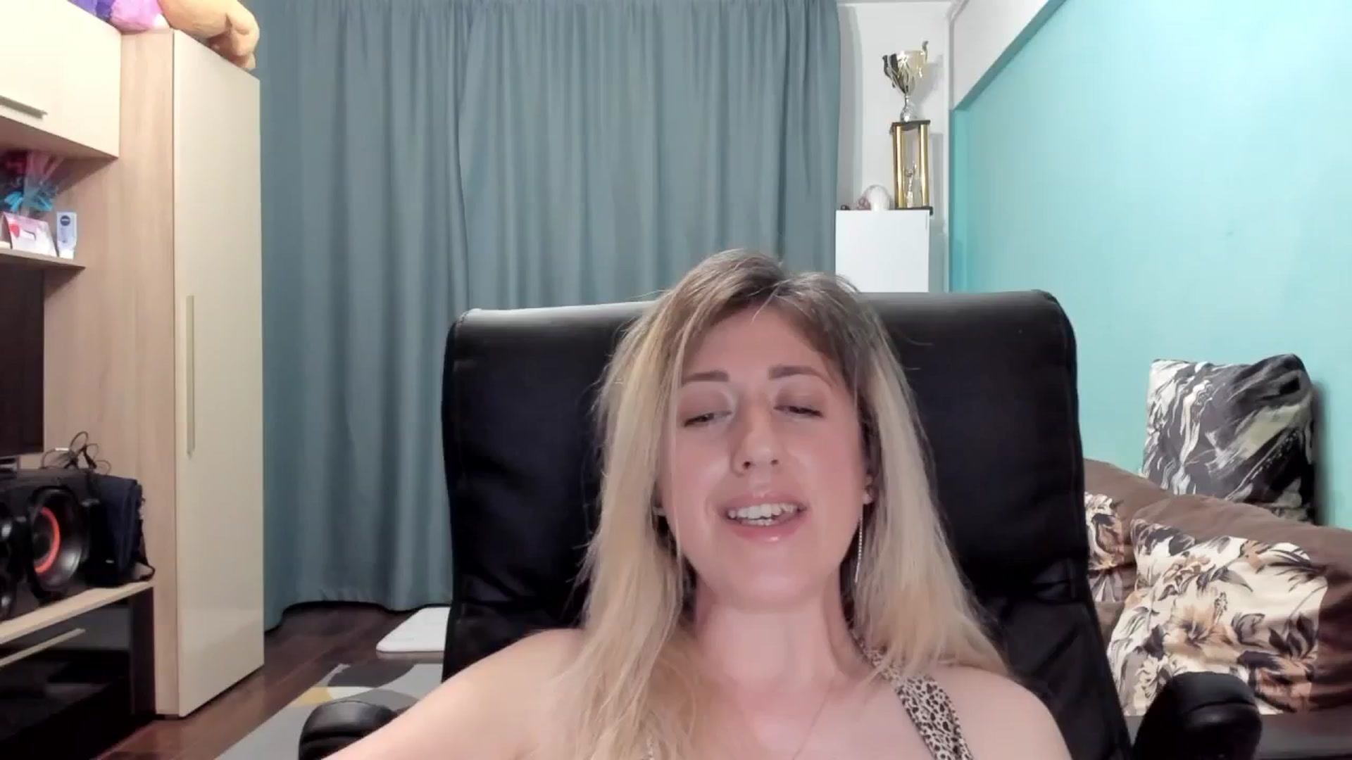 Gallery image thumbnail from SweetDelia_'s myfreecams stream on, 06/16/2025, 01:07 image 12 of 20