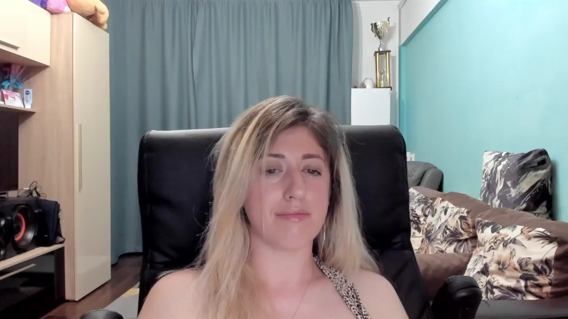 Gallery image thumbnail from SweetDelia_'s myfreecams stream on, 06/16/2025, 01:07 image 8 of 20