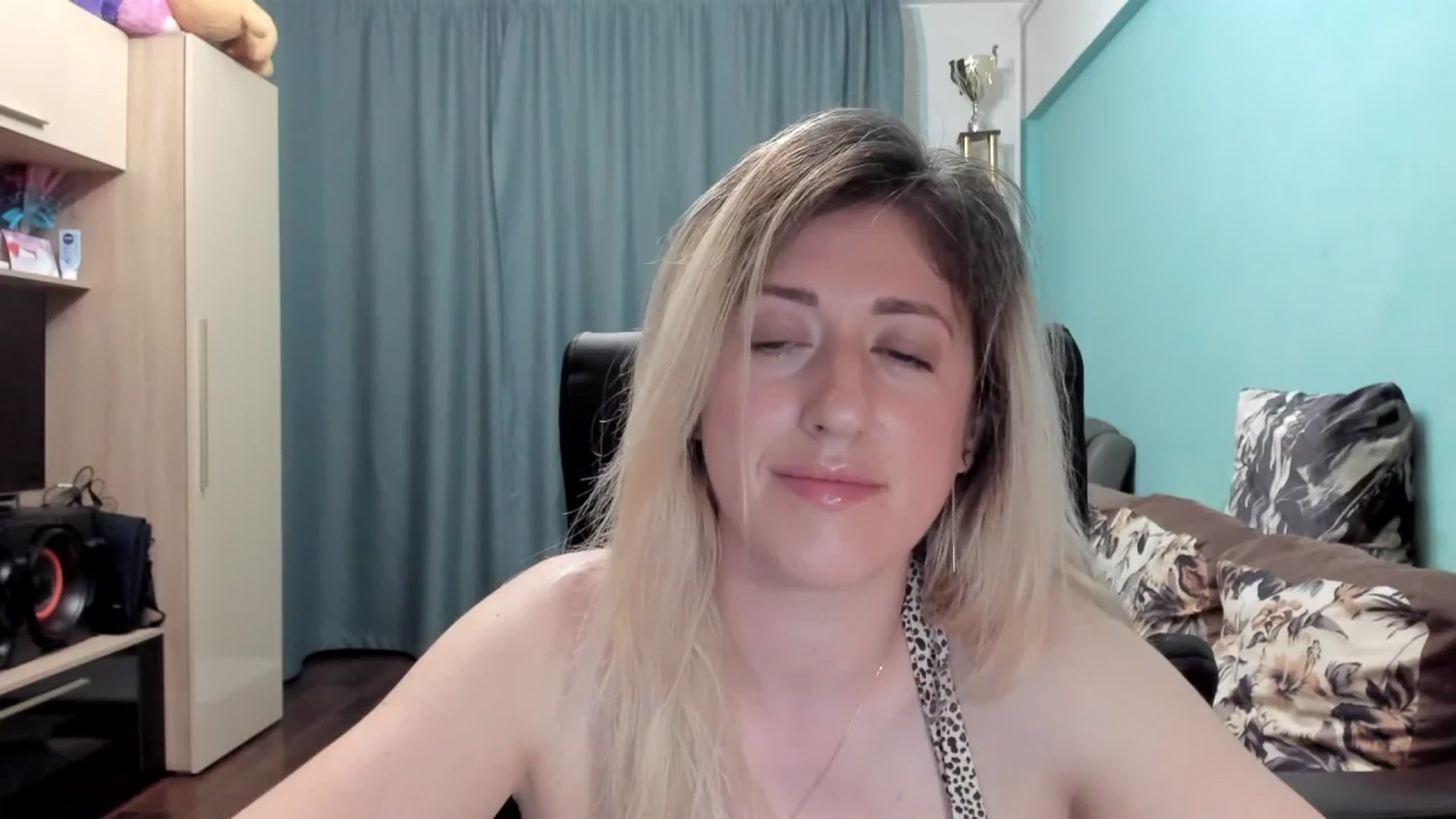 Gallery image thumbnail from SweetDelia_'s myfreecams stream on, 06/16/2025, 01:07 image 5 of 20