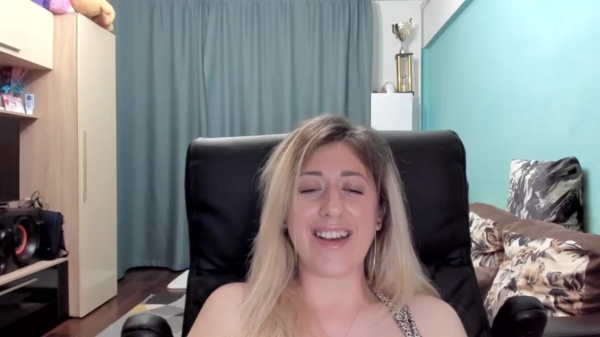 Gallery image thumbnail from SweetDelia_'s myfreecams stream on, 06/16/2025, 01:07 image 14 of 20