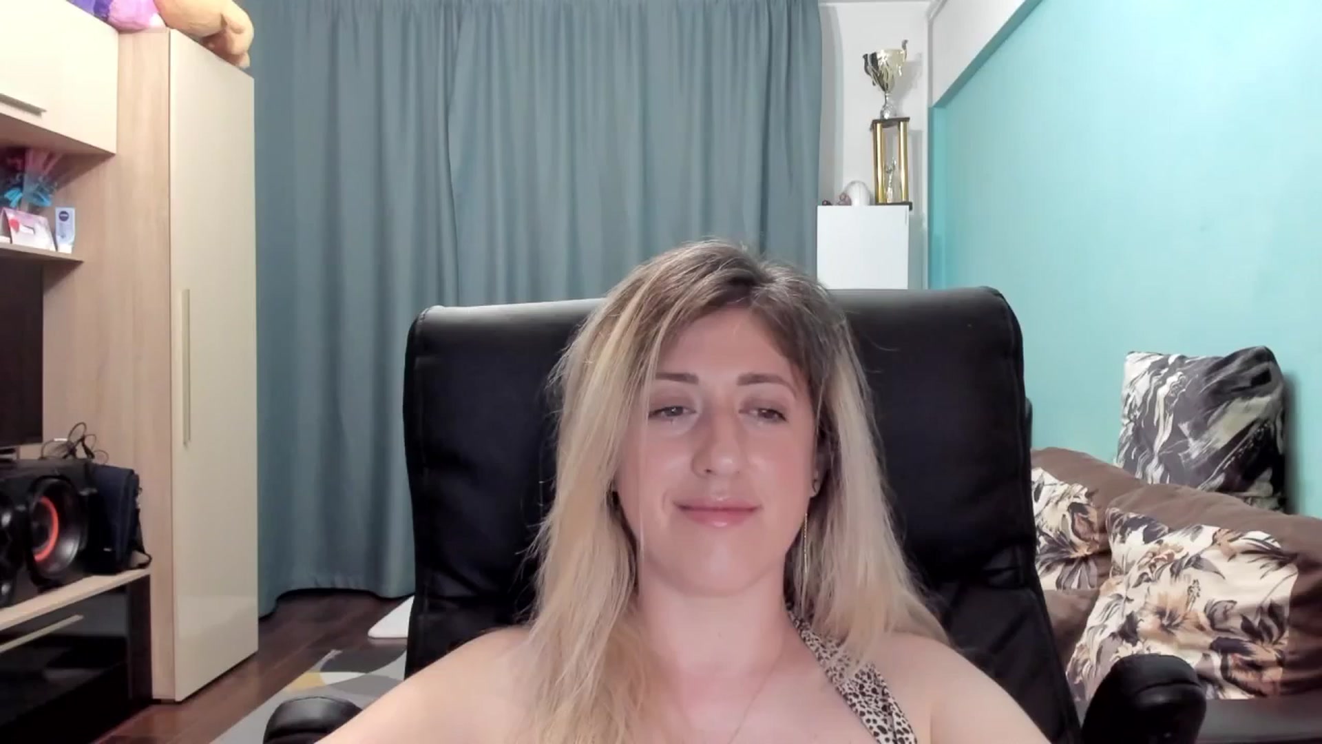 Gallery image thumbnail from SweetDelia_'s myfreecams stream on, 06/16/2025, 01:07 image 9 of 20