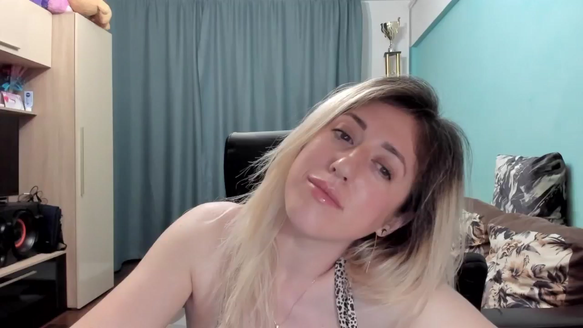 Gallery image thumbnail from SweetDelia_'s myfreecams stream on, 06/16/2025, 01:07 image 4 of 20