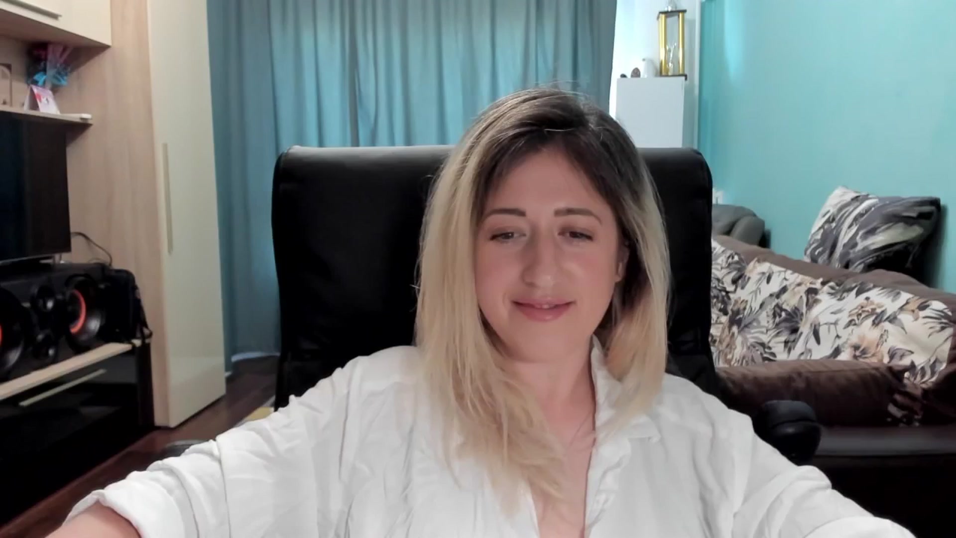 Gallery image thumbnail from SweetDelia_'s myfreecams stream on, 06/25/2025, 13:29 image 13 of 20