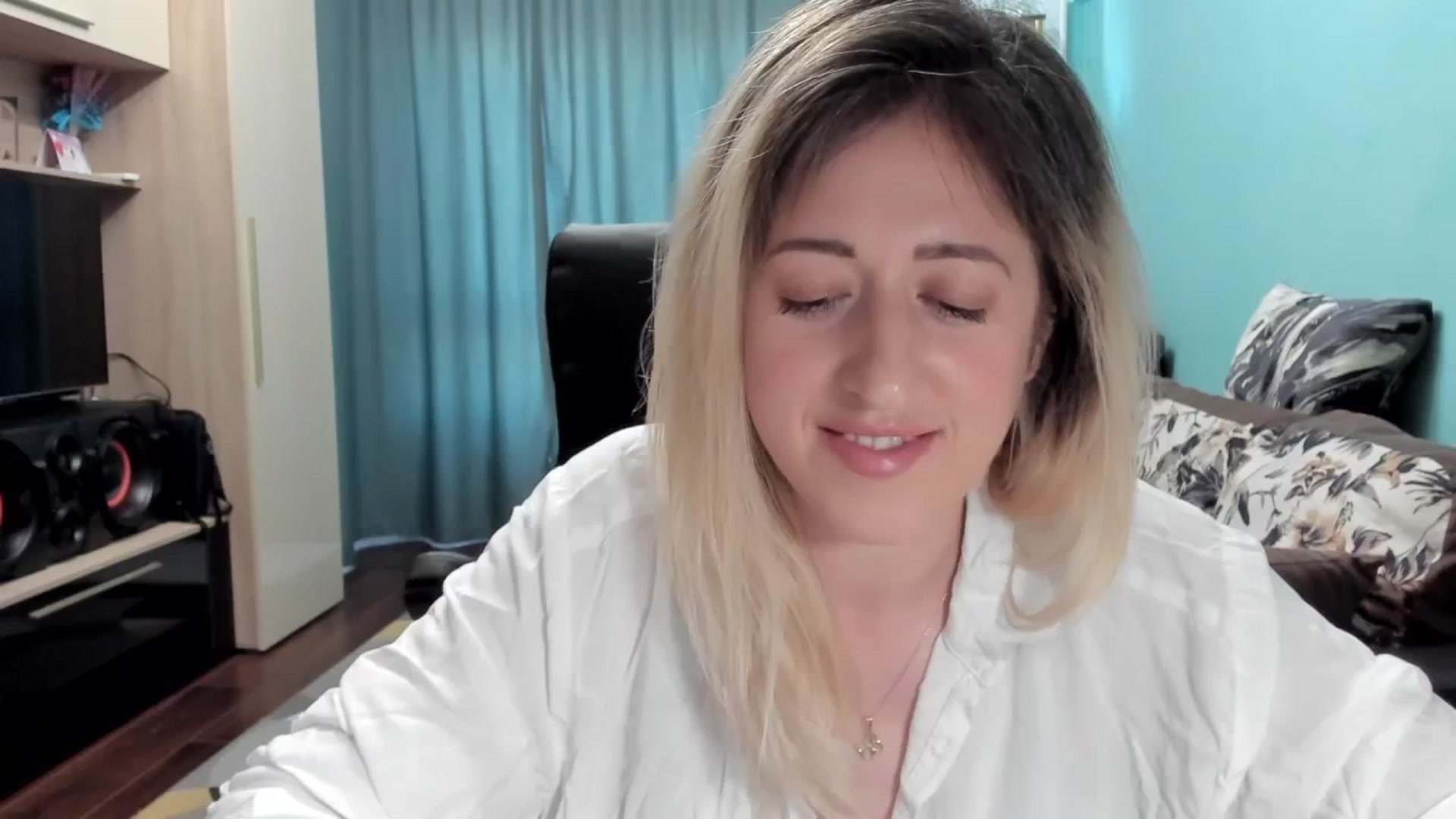 Gallery image thumbnail from SweetDelia_'s myfreecams stream on, 06/25/2025, 13:29 image 10 of 20