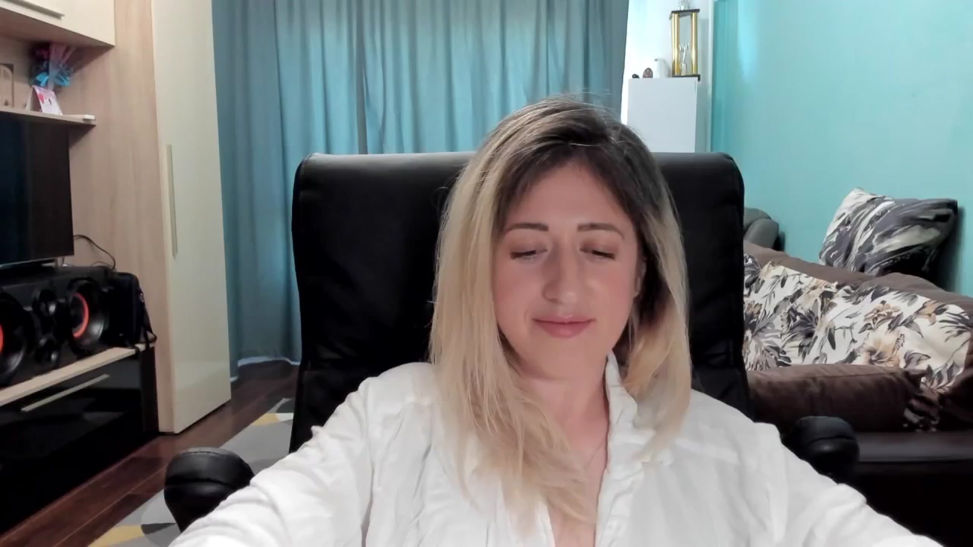Gallery image thumbnail from SweetDelia_'s myfreecams stream on, 06/25/2025, 13:29 image 17 of 20