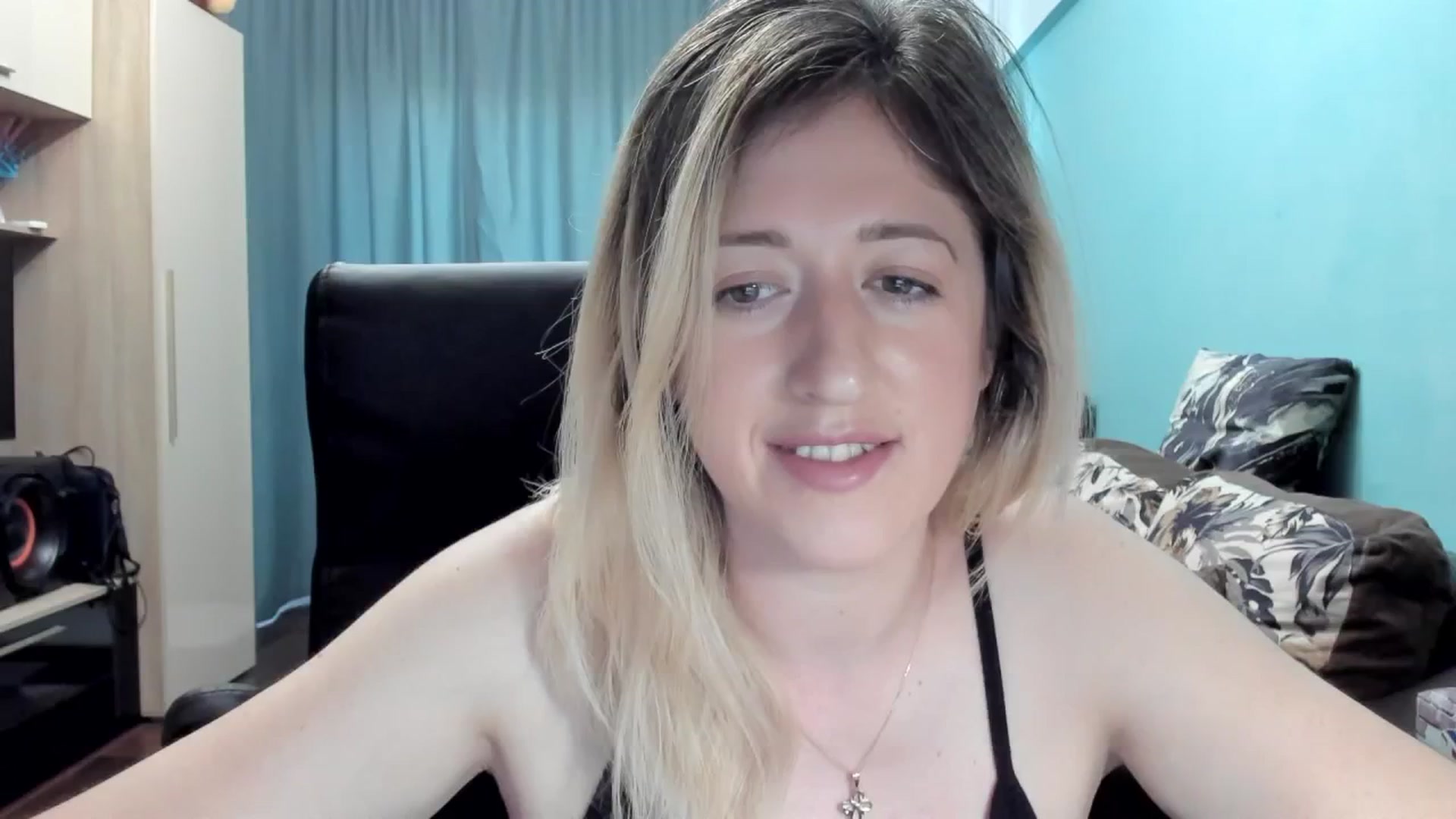 Gallery image thumbnail from SweetDelia_'s myfreecams stream on, 06/27/2025, 15:22 image 15 of 20