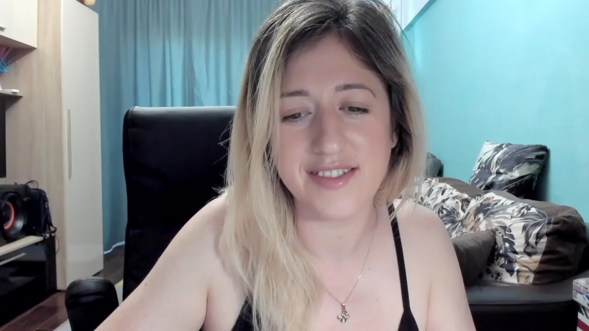 Gallery image thumbnail from SweetDelia_'s myfreecams stream on, 06/27/2025, 15:22 image 14 of 20