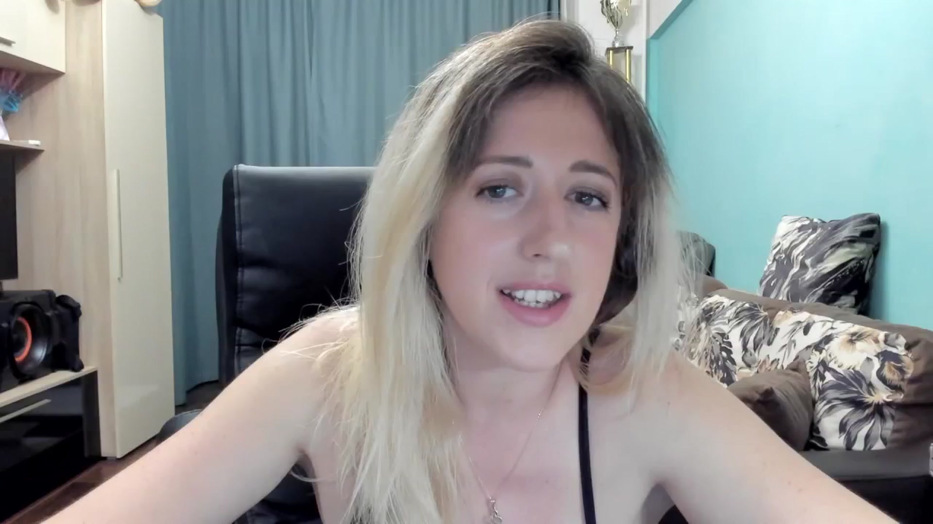 Gallery image thumbnail from SweetDelia_'s myfreecams stream on, 08/07/2025, 18:20 image 7 of 20