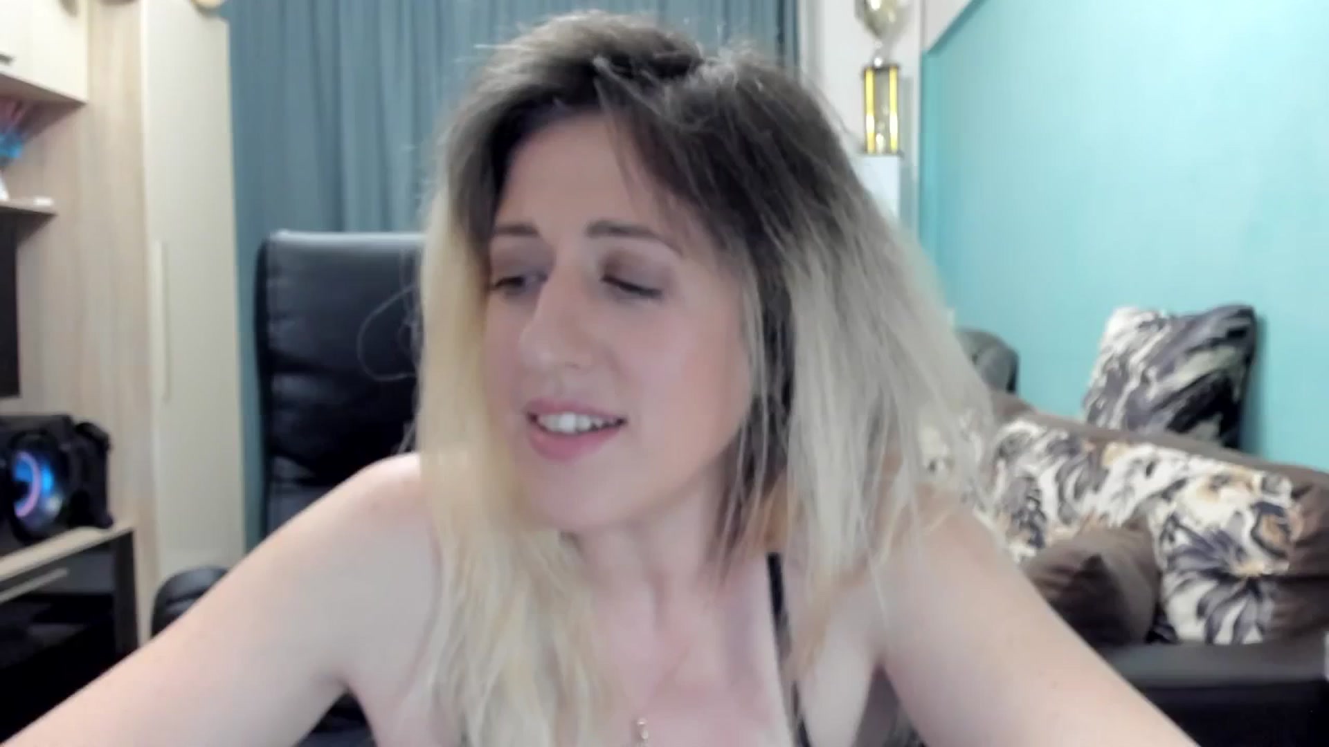 Gallery image thumbnail from SweetDelia_'s myfreecams stream on, 08/07/2025, 18:20 image 13 of 20