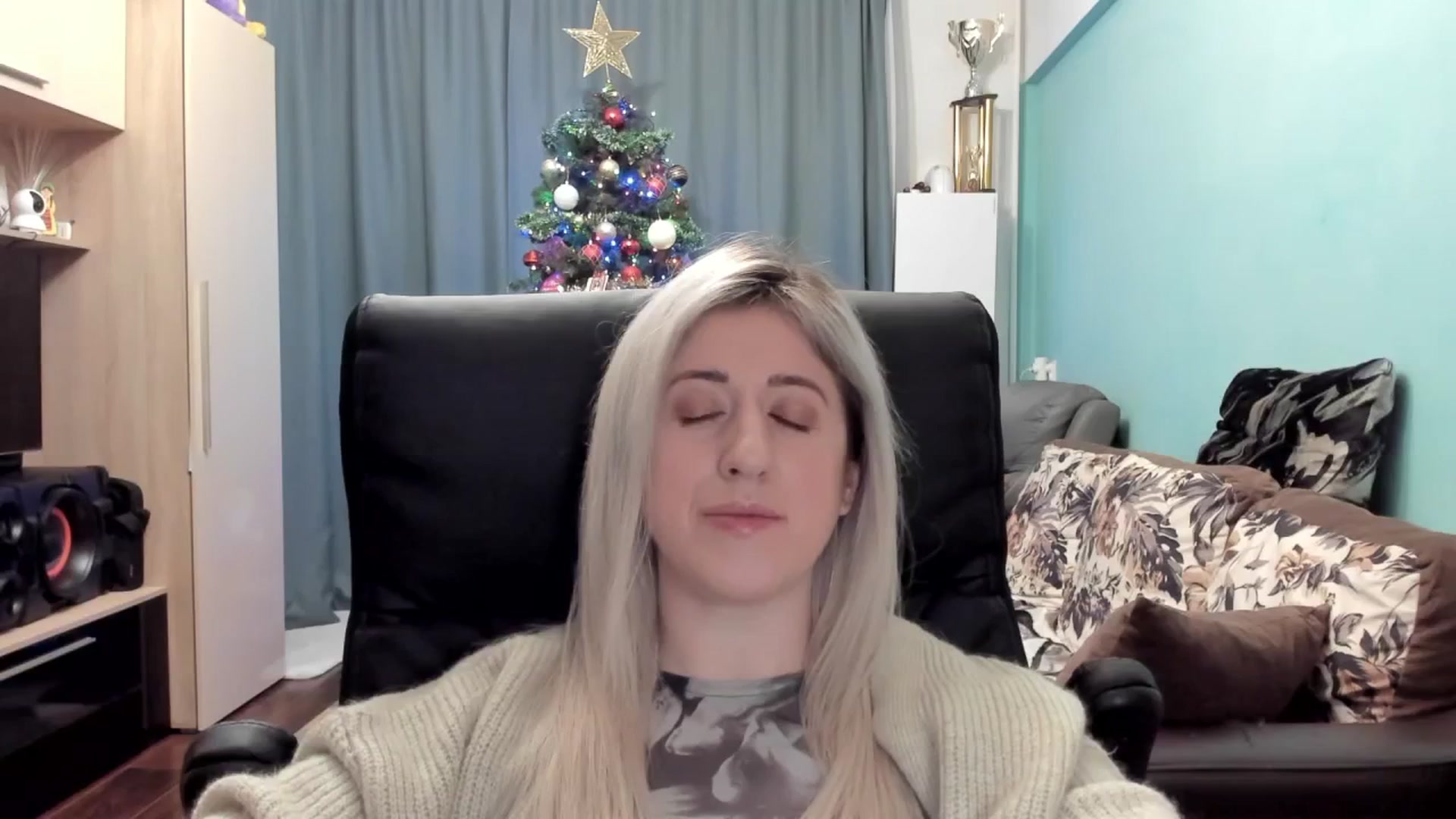 Gallery image thumbnail from SweetDelia_'s myfreecams stream on, 12/28/2025, 02:17 image 12 of 20