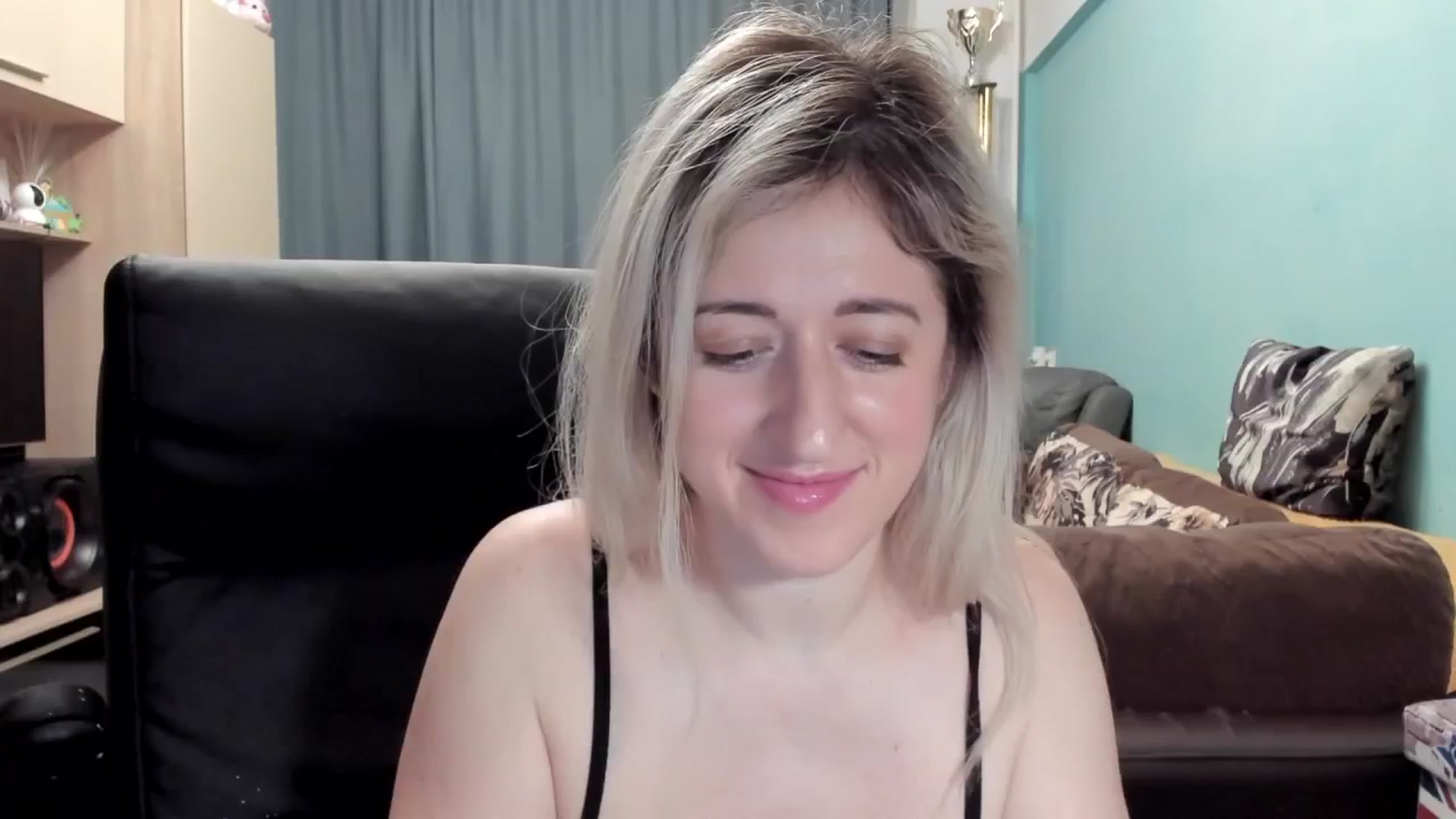 Gallery image thumbnail from SweetDelia_'s myfreecams stream on, 02/04/2026, 01:25 image 15 of 20