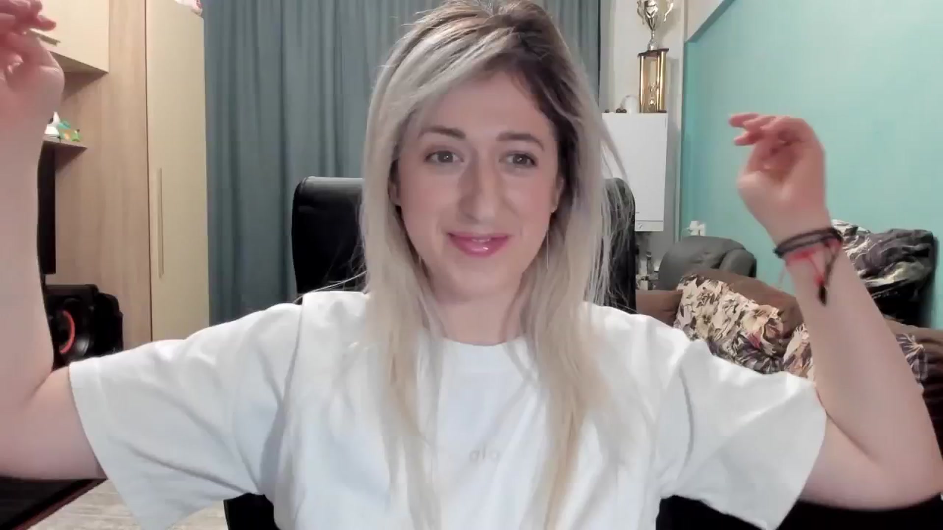 Gallery image thumbnail from SweetDelia_'s myfreecams stream on, 02/18/2026, 23:23 image 13 of 20