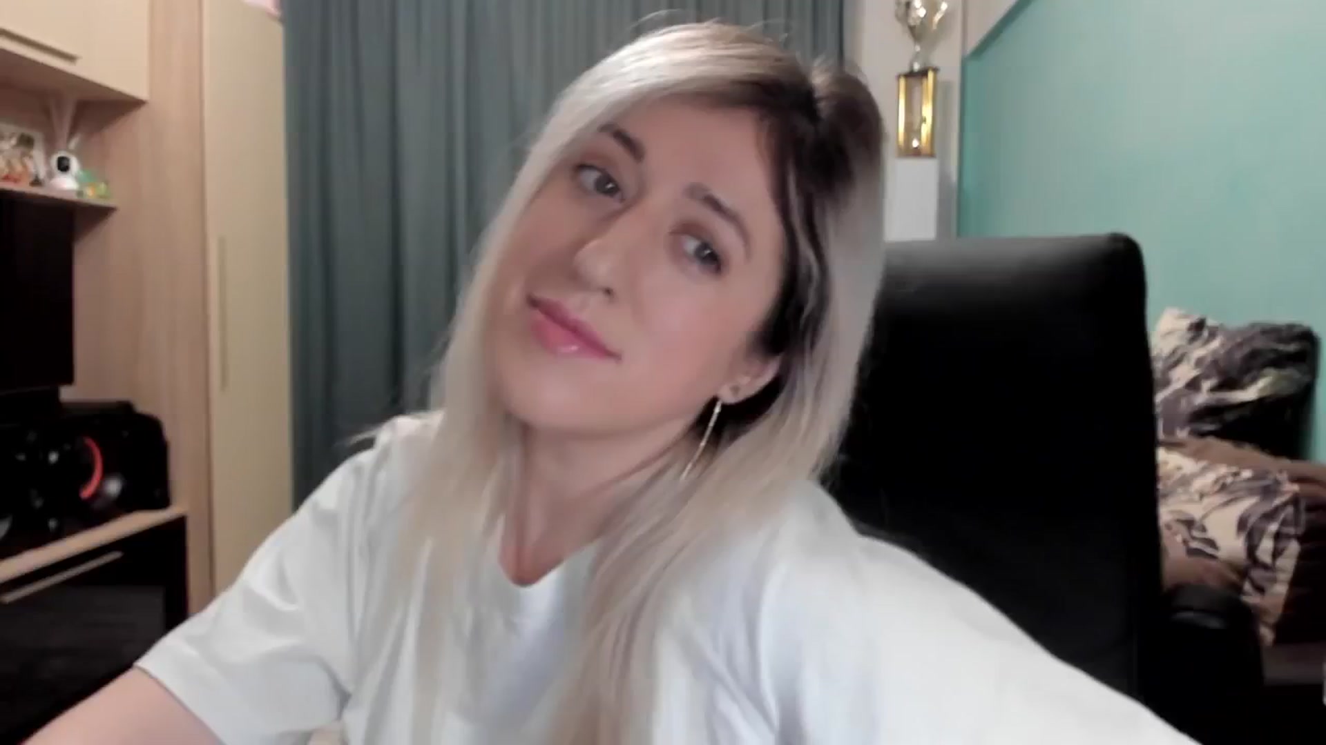Gallery image thumbnail from SweetDelia_'s myfreecams stream on, 02/18/2026, 23:23 image 7 of 20