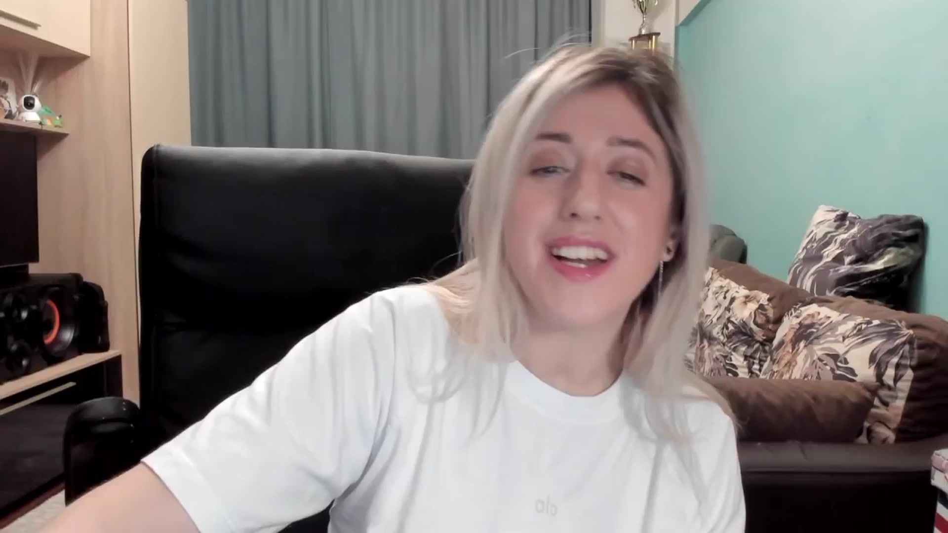 Gallery image thumbnail from SweetDelia_'s myfreecams stream on, 02/19/2026, 02:20 image 4 of 20