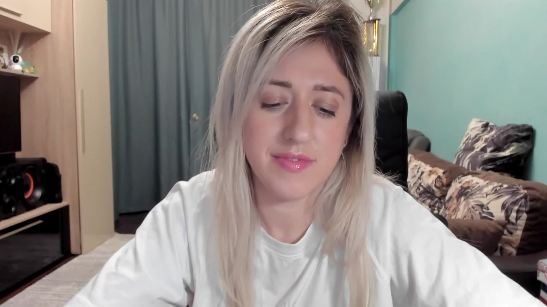 Gallery image thumbnail from SweetDelia_'s myfreecams stream on, 02/19/2026, 02:20 image 17 of 20