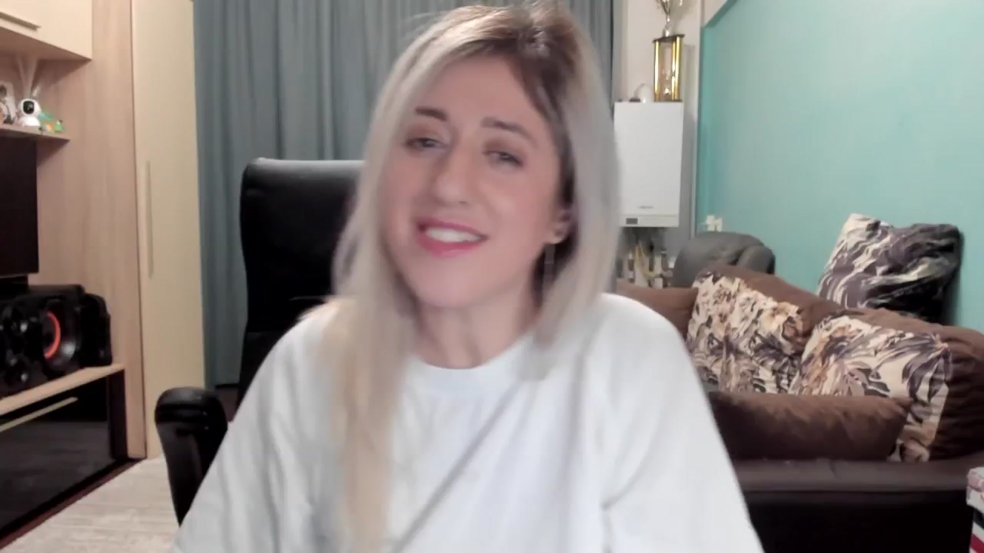 Gallery image thumbnail from SweetDelia_'s myfreecams stream on, 02/19/2026, 02:20 image 7 of 20