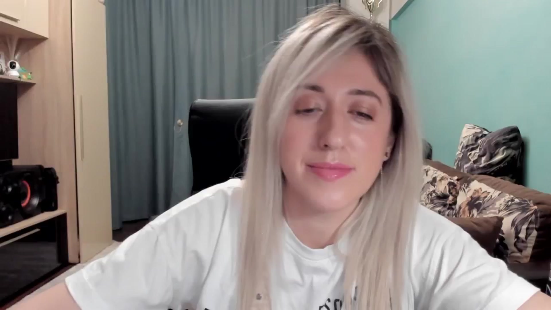 Gallery image thumbnail from SweetDelia_'s myfreecams stream on, 02/19/2026, 23:45 image 1 of 20