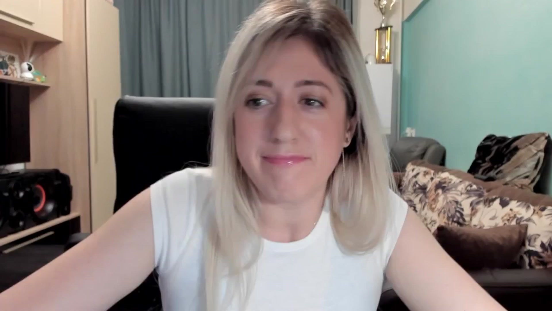 Gallery image thumbnail from SweetDelia_'s myfreecams stream on, 03/05/2026, 24:08 image 13 of 20