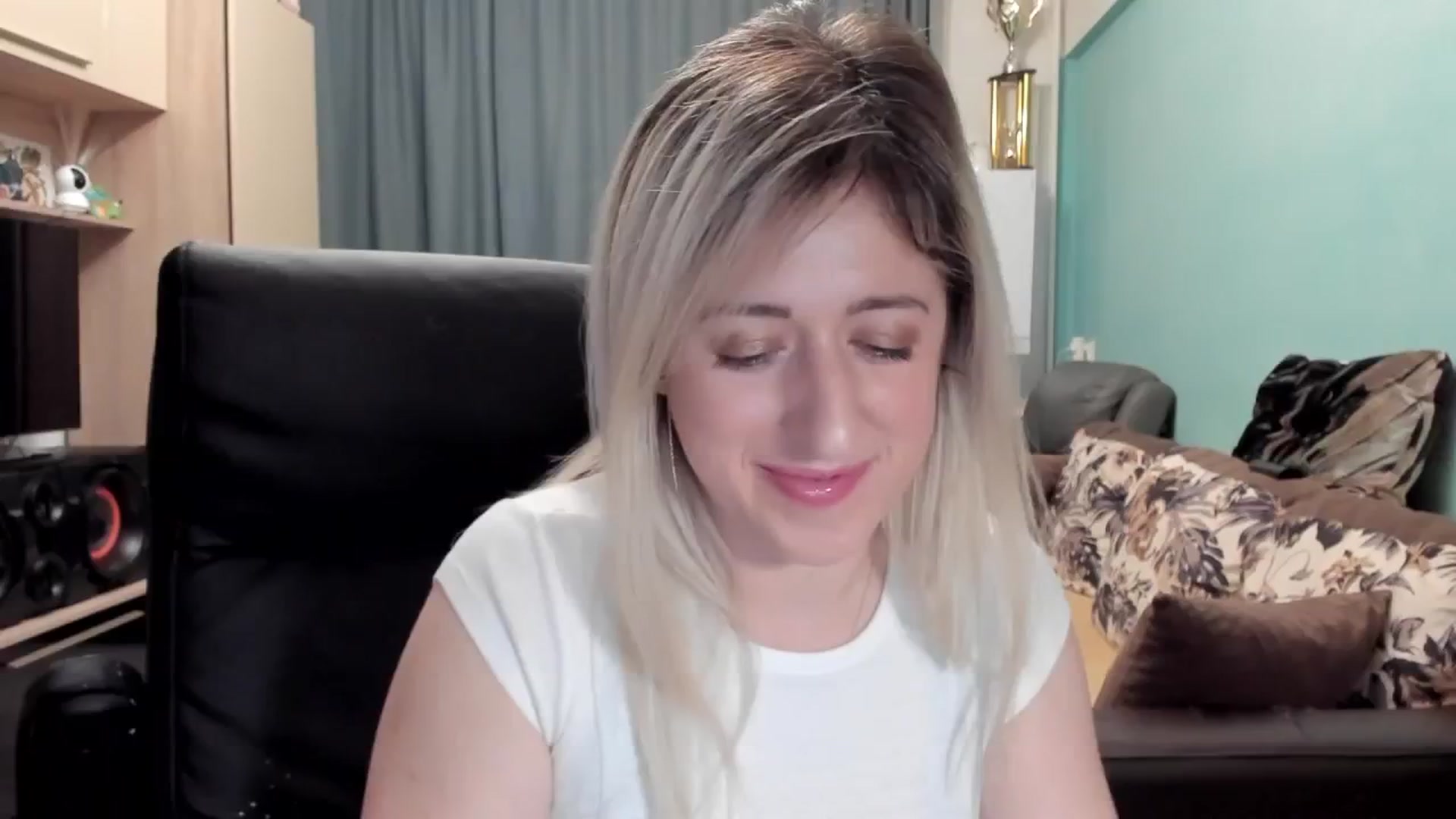 Gallery image thumbnail from SweetDelia_'s myfreecams stream on, 03/05/2026, 24:08 image 19 of 20
