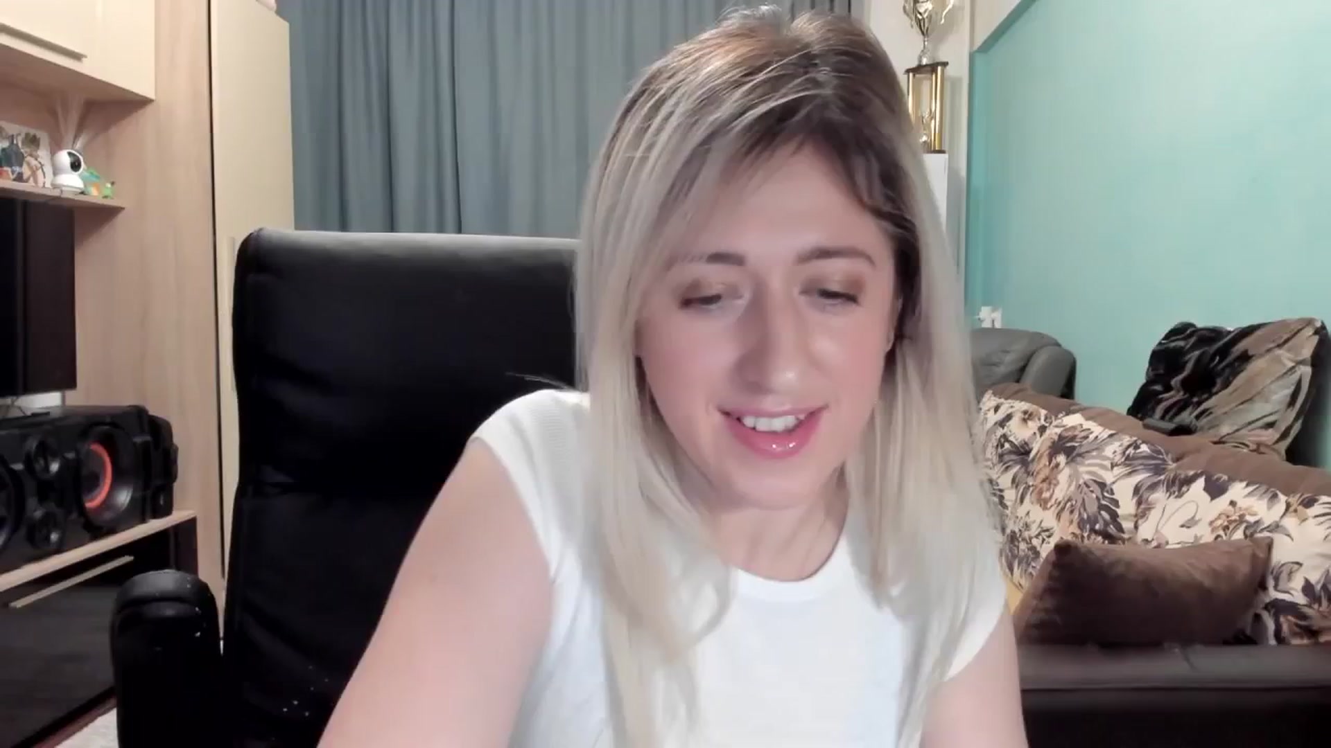 Gallery image thumbnail from SweetDelia_'s myfreecams stream on, 03/05/2026, 24:08 image 17 of 20