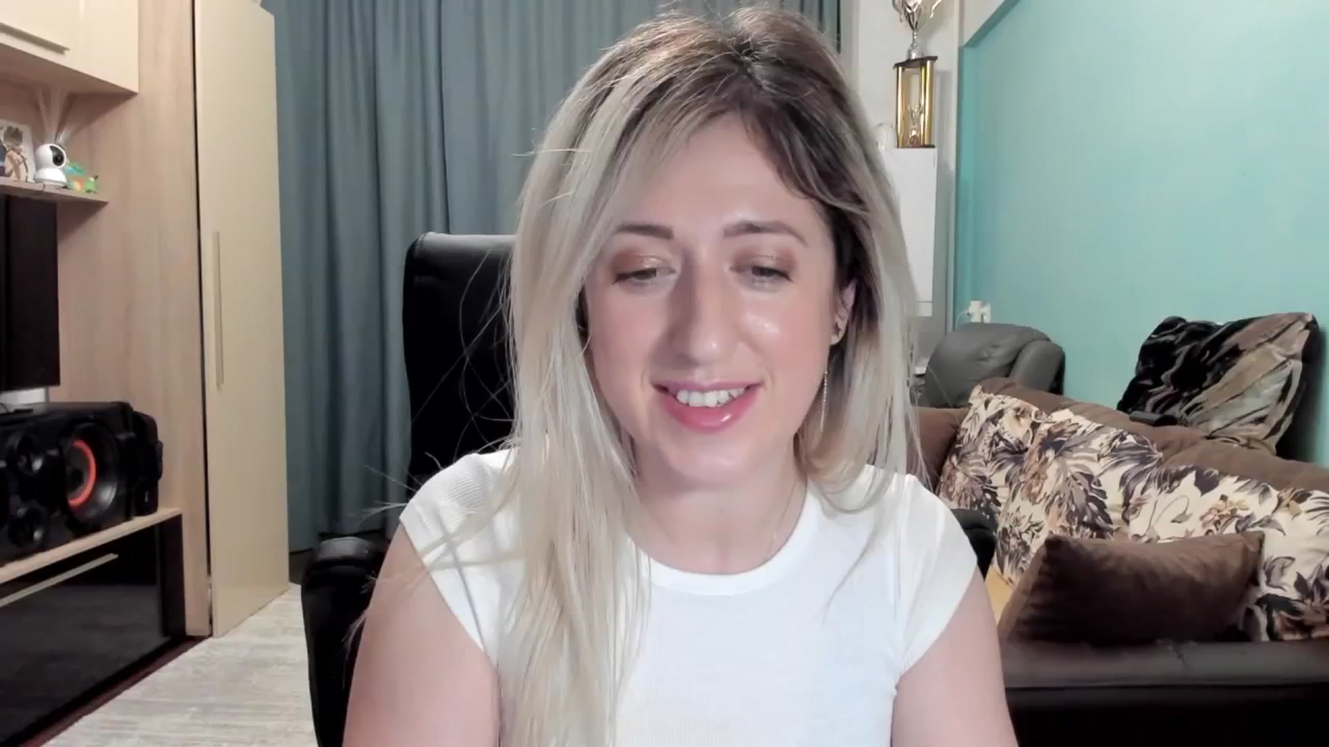 Gallery image thumbnail from SweetDelia_'s myfreecams stream on, 03/05/2026, 02:08 image 15 of 20