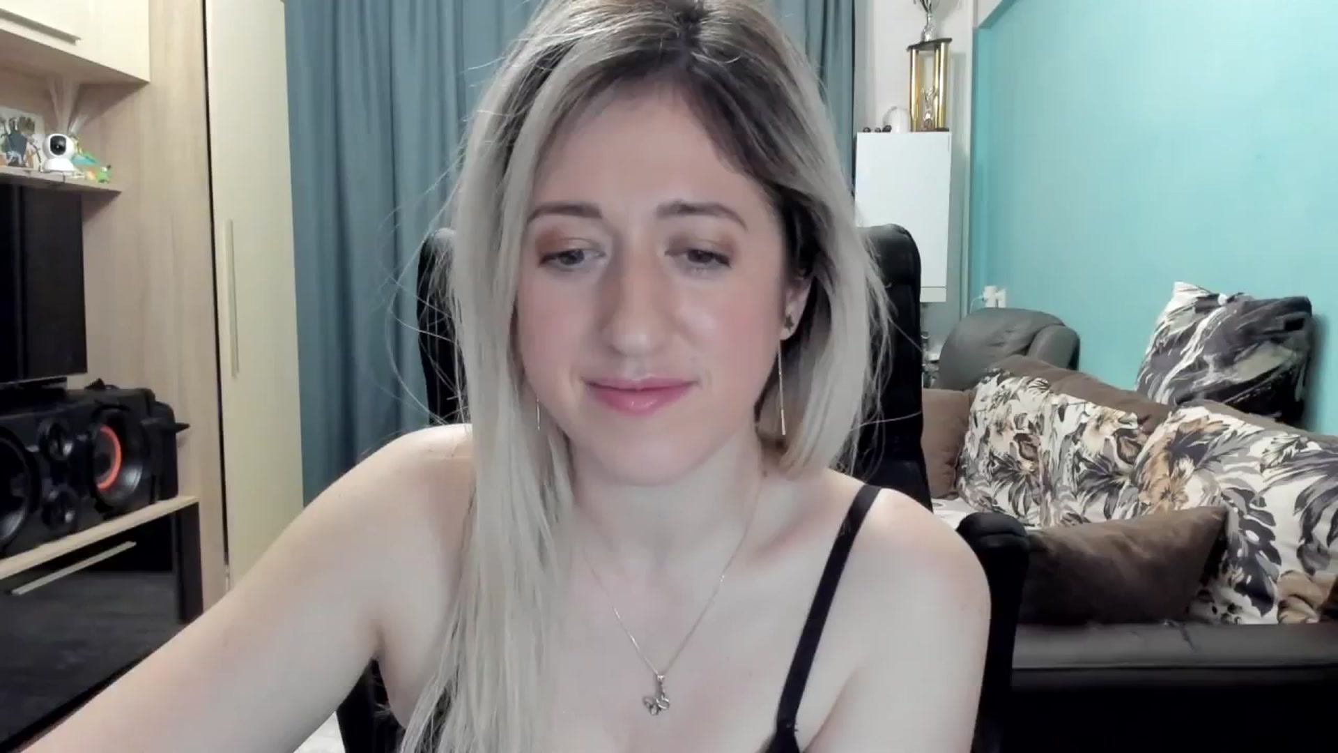 Gallery image thumbnail from SweetDelia_'s myfreecams stream on, 03/06/2026, 24:32 image 15 of 20