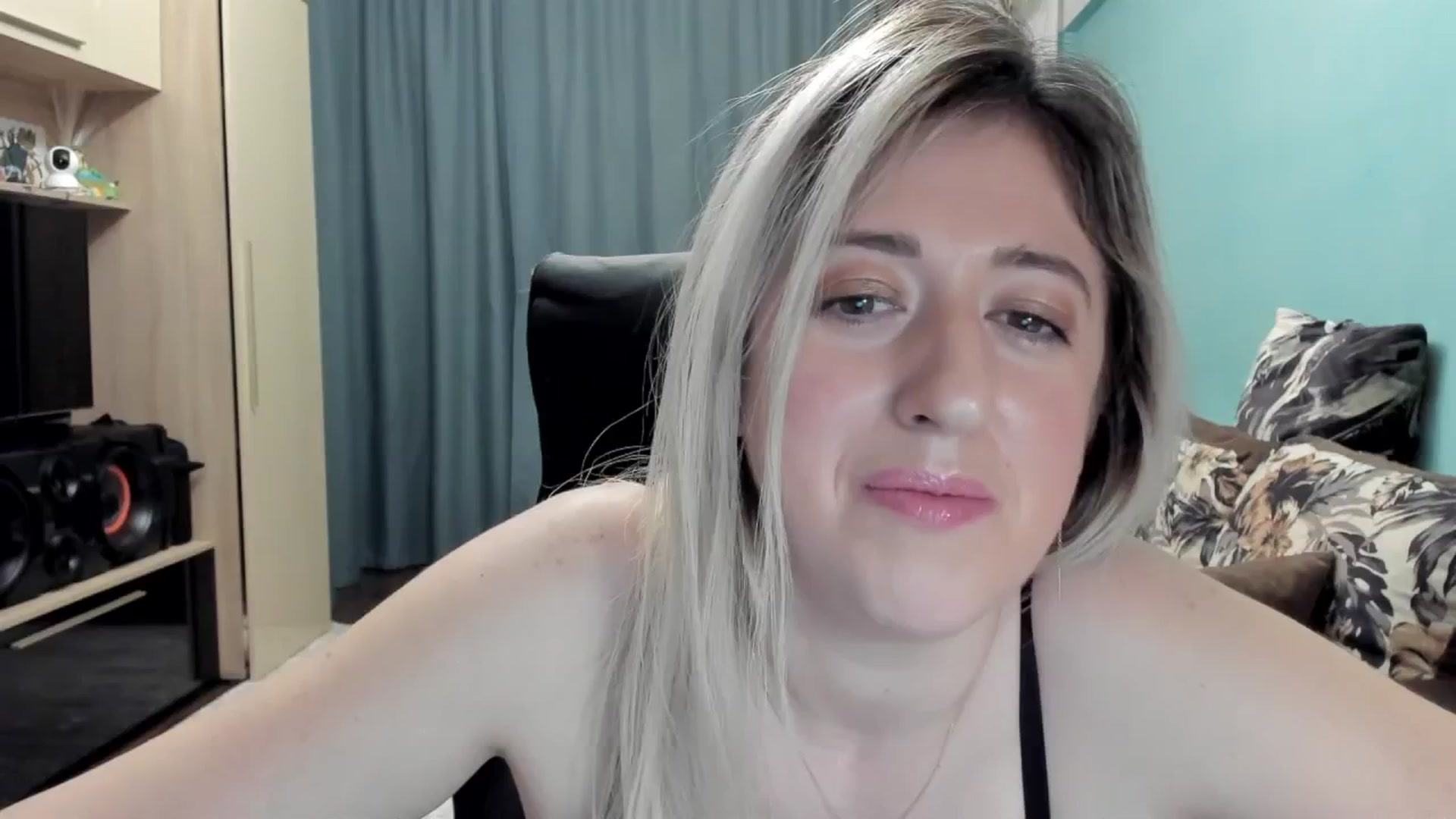 Gallery image thumbnail from SweetDelia_'s myfreecams stream on, 03/06/2026, 24:32 image 6 of 20