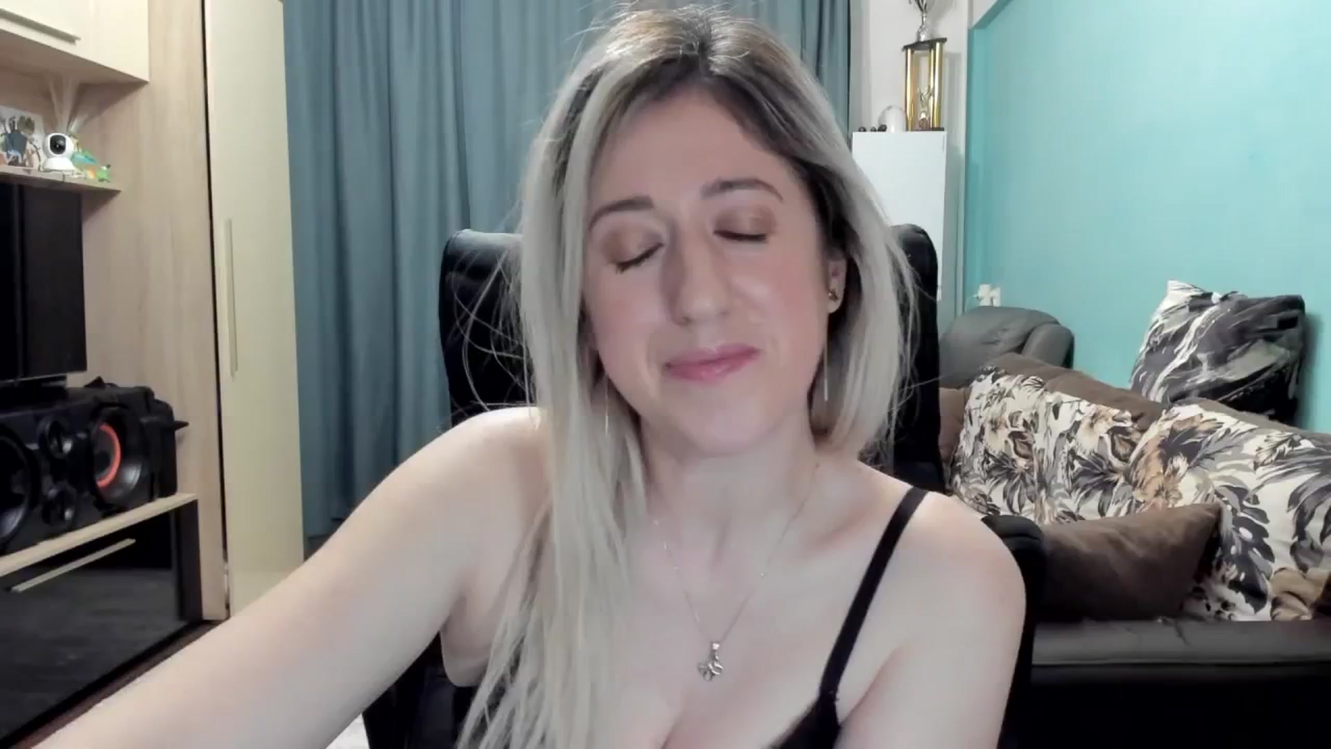 Gallery image thumbnail from SweetDelia_'s myfreecams stream on, 03/06/2026, 24:32 image 14 of 20