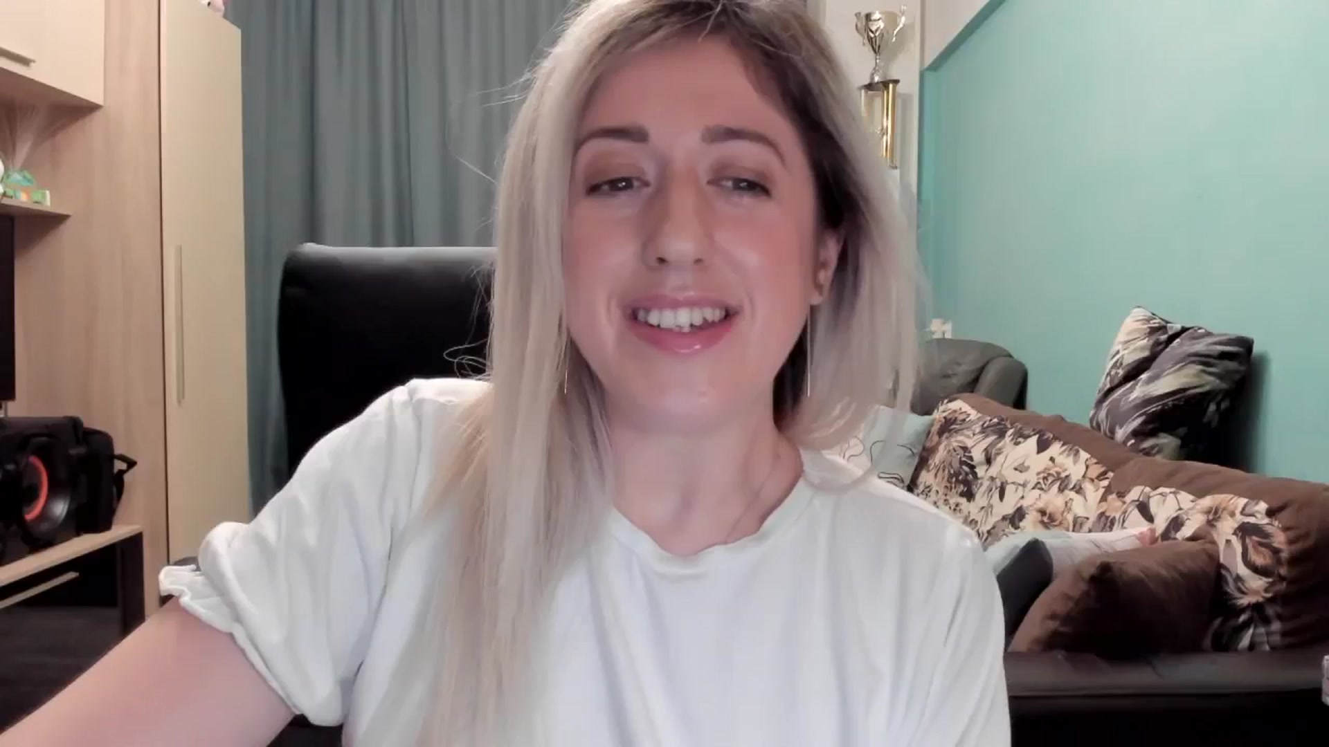 Gallery image thumbnail from SweetDelia_'s myfreecams stream on, 03/17/2026, 03:44 image 3 of 20