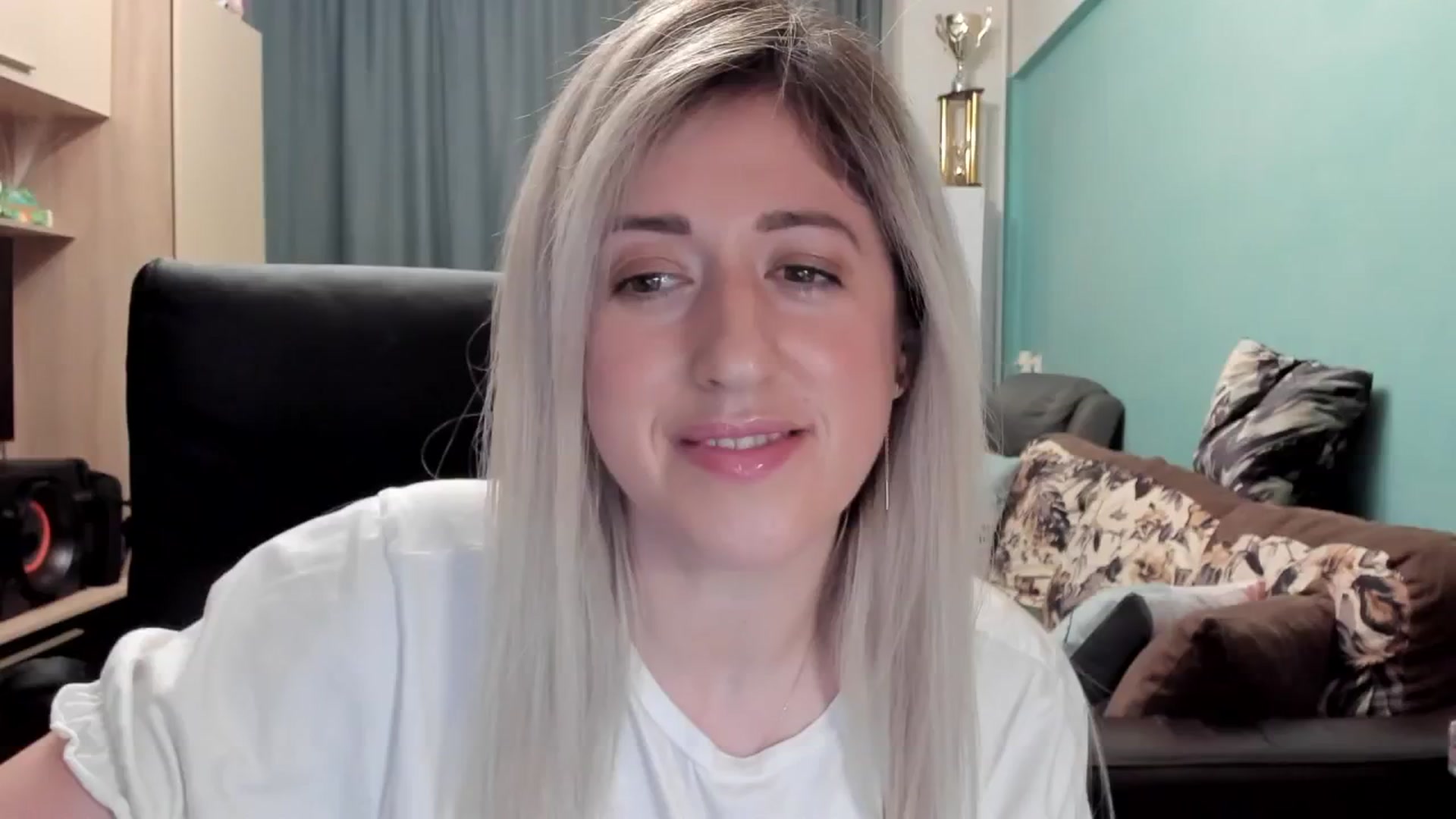 Gallery image thumbnail from SweetDelia_'s myfreecams stream on, 03/17/2026, 03:44 image 2 of 20