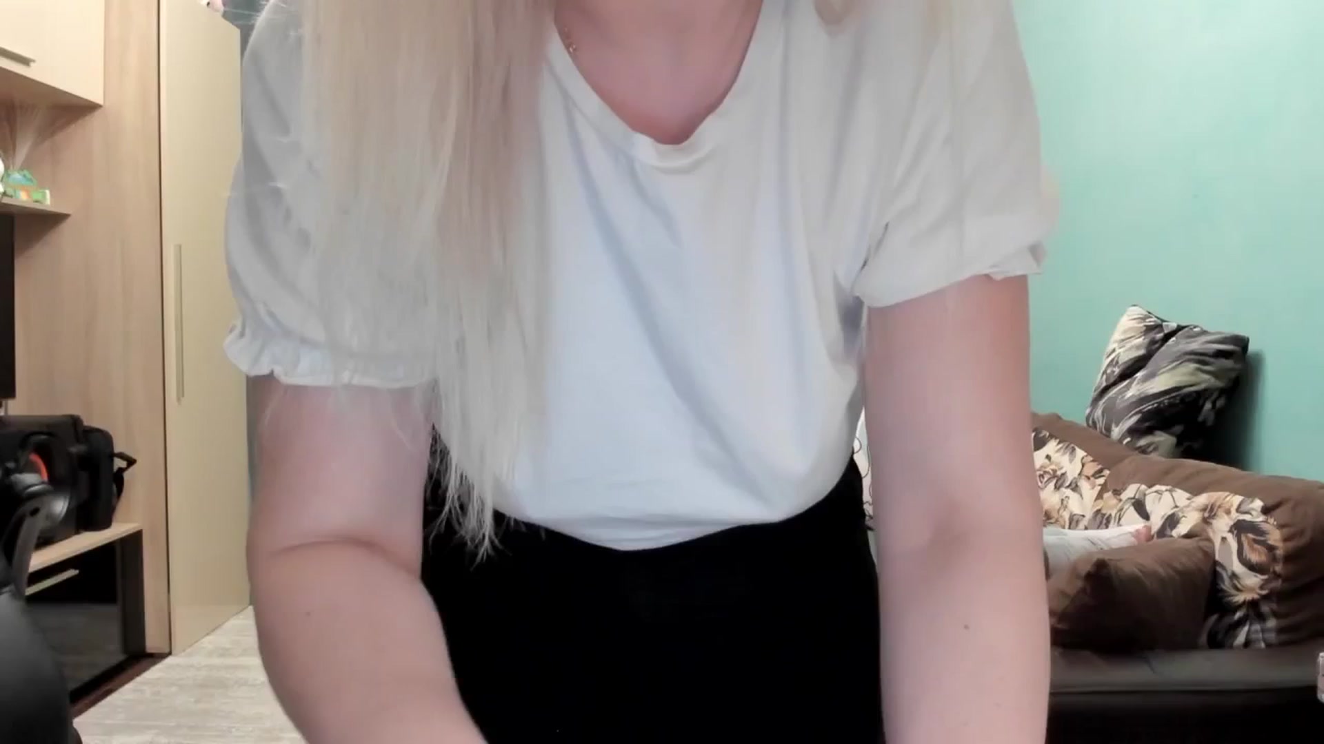 Gallery image thumbnail from SweetDelia_'s myfreecams stream on, 03/17/2026, 03:44 image 9 of 20