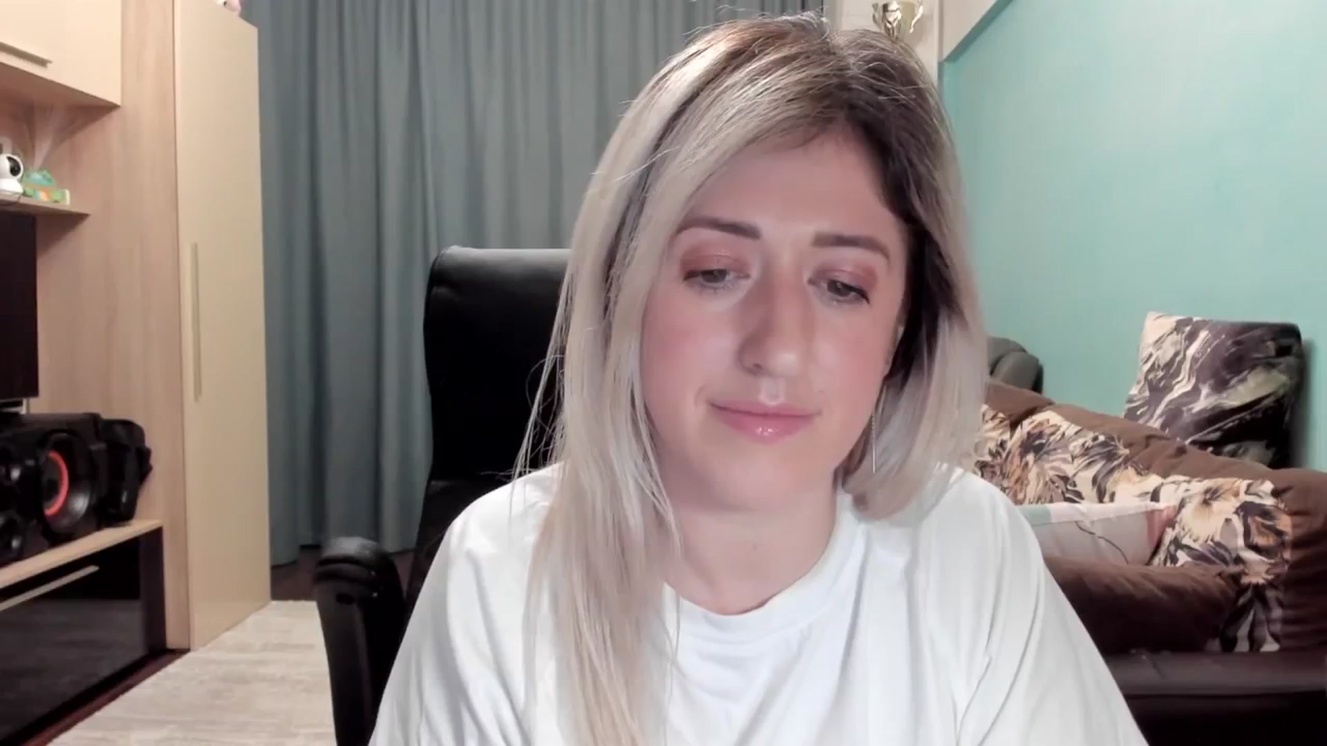 Gallery image thumbnail from SweetDelia_'s myfreecams stream on, 03/20/2026, 01:32 image 12 of 20
