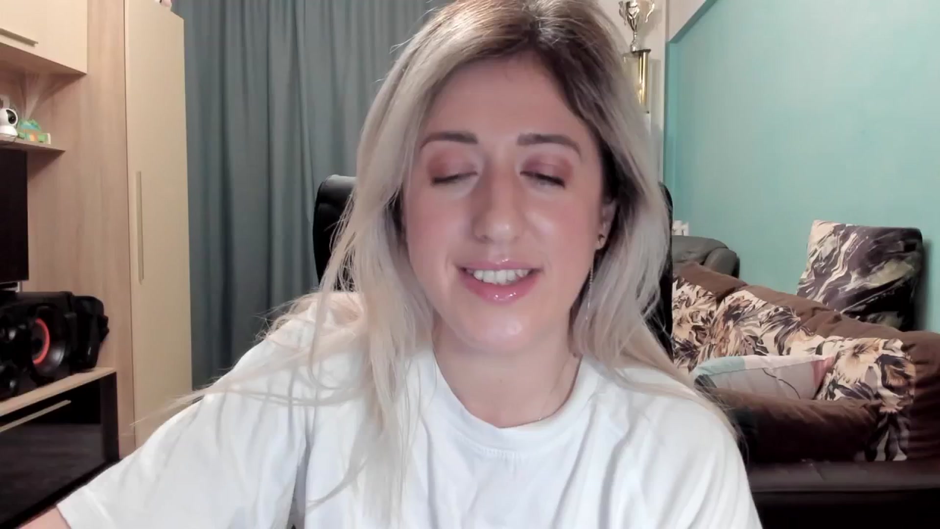 Gallery image thumbnail from SweetDelia_'s myfreecams stream on, 03/20/2026, 01:32 image 19 of 20