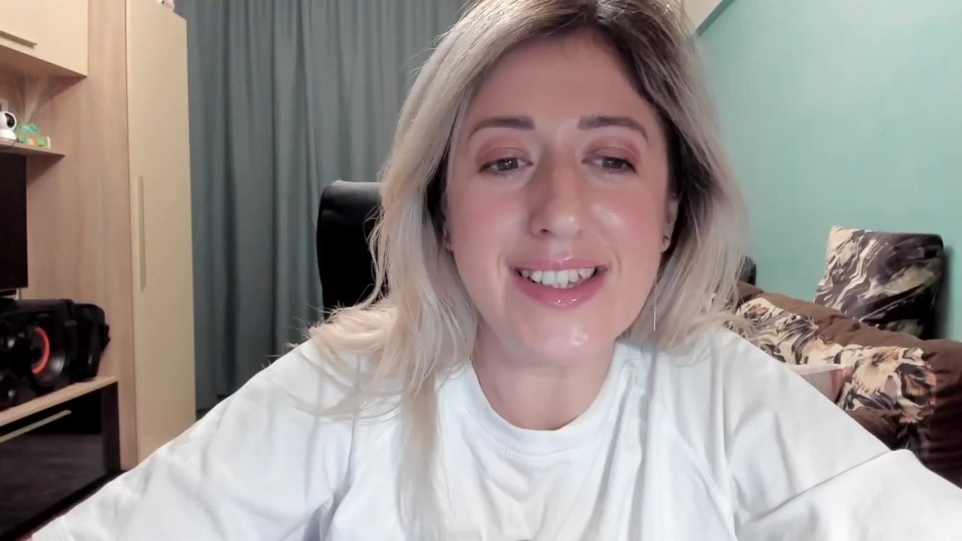 Gallery image thumbnail from SweetDelia_'s myfreecams stream on, 03/20/2026, 01:32 image 18 of 20