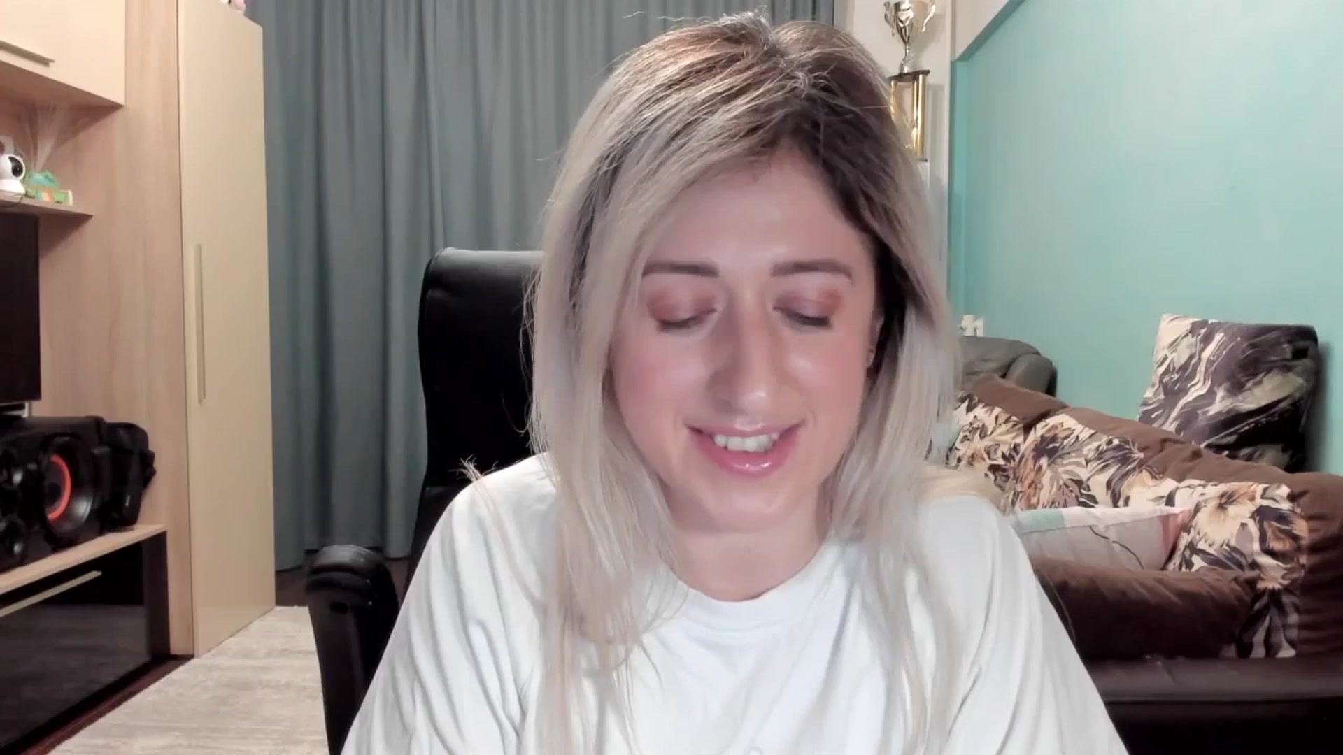 Gallery image thumbnail from SweetDelia_'s myfreecams stream on, 03/20/2026, 01:32 image 1 of 20