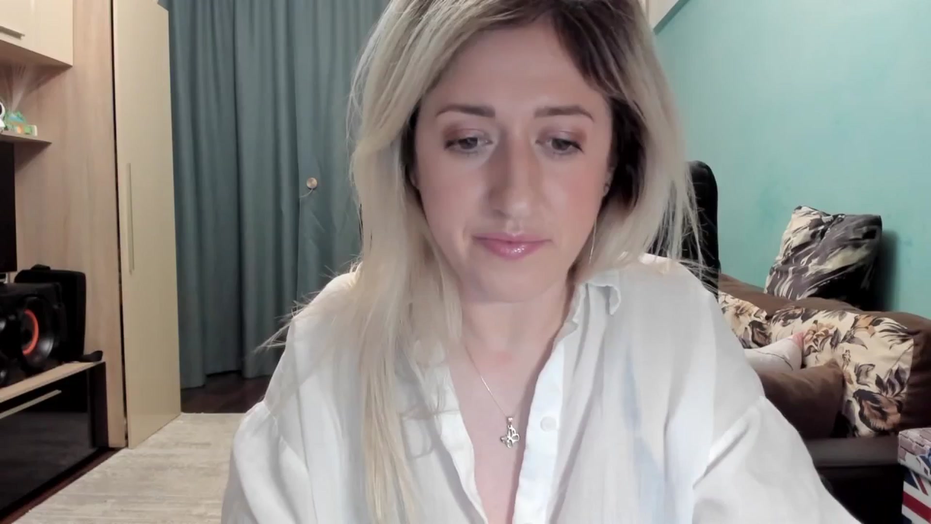 Gallery image thumbnail from SweetDelia_'s myfreecams stream on, 03/31/2026, 24:01 image 14 of 20