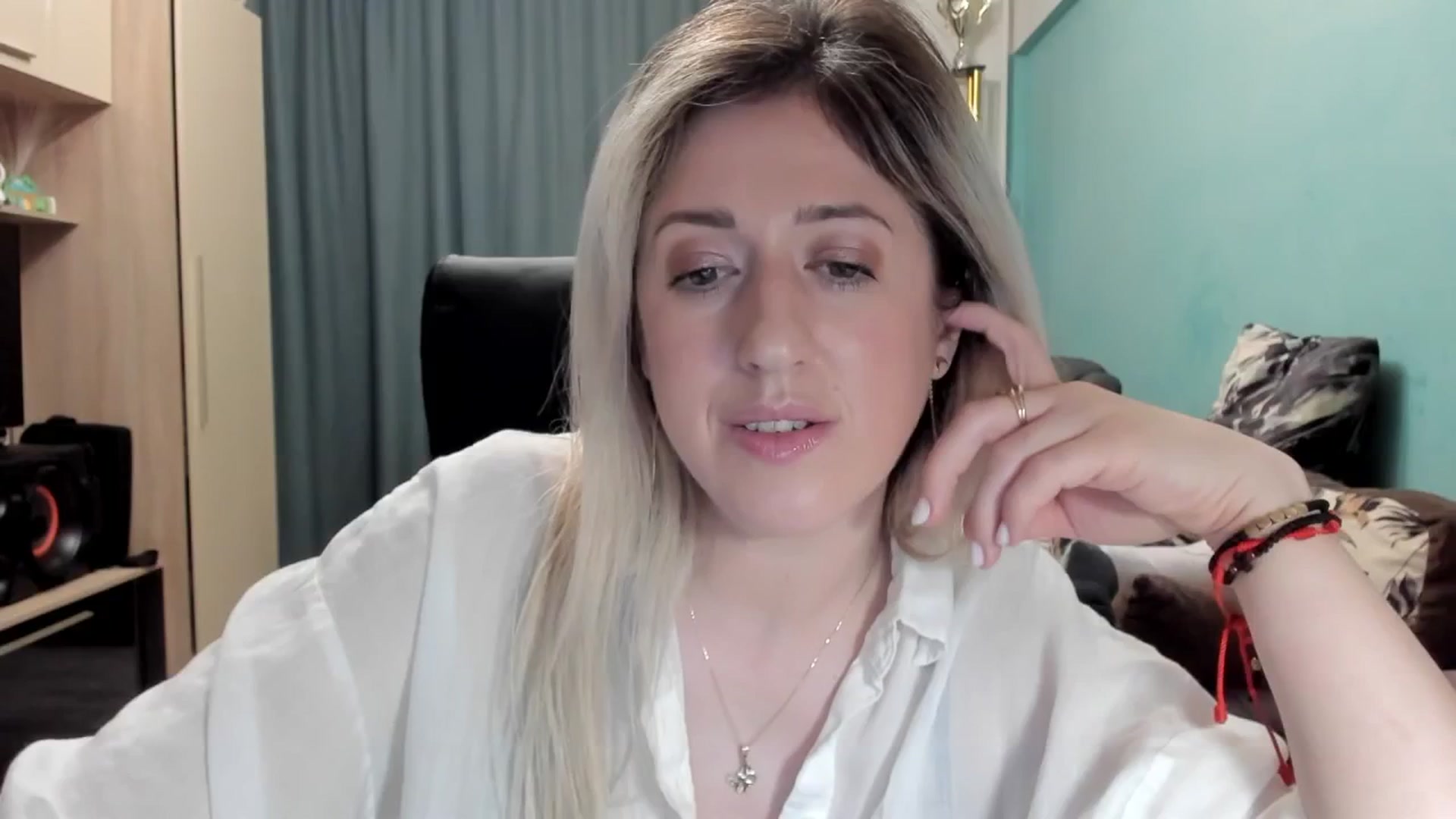 Gallery image thumbnail from SweetDelia_'s myfreecams stream on, 03/31/2026, 24:41 image 15 of 20