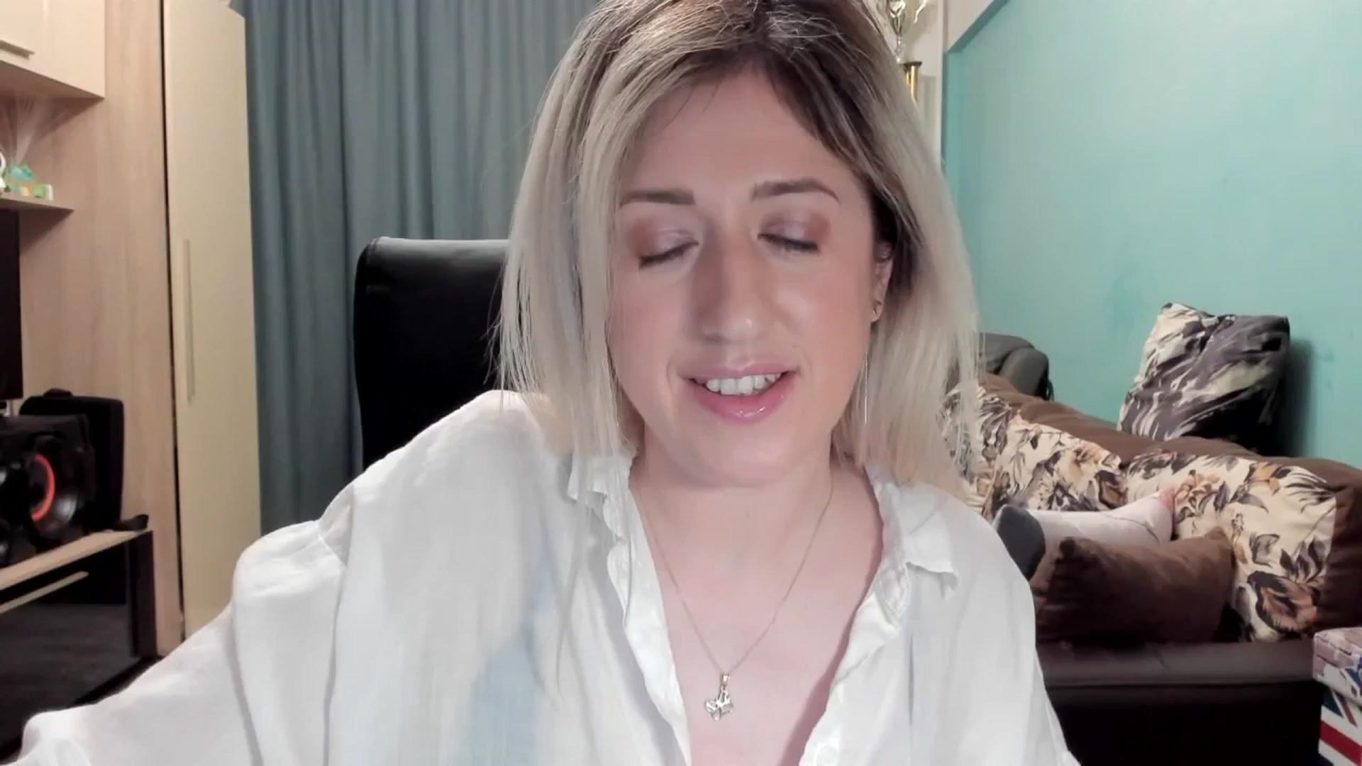 Gallery image thumbnail from SweetDelia_'s myfreecams stream on, 03/31/2026, 24:41 image 16 of 20