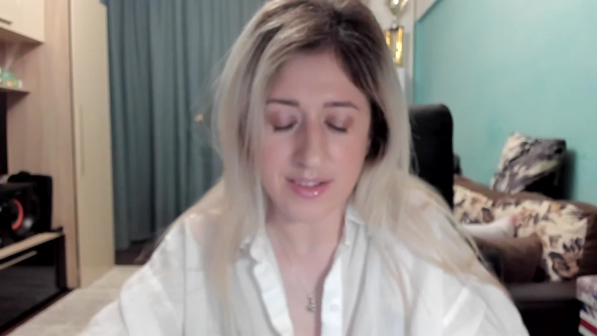 Gallery image thumbnail from SweetDelia_'s myfreecams stream on, 03/31/2026, 24:41 image 4 of 20