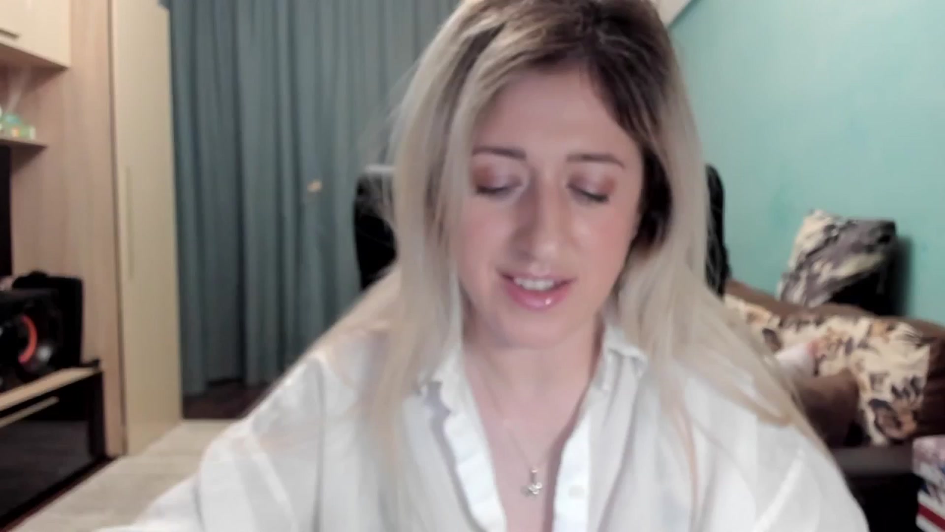 Gallery image thumbnail from SweetDelia_'s myfreecams stream on, 03/31/2026, 24:41 image 3 of 20