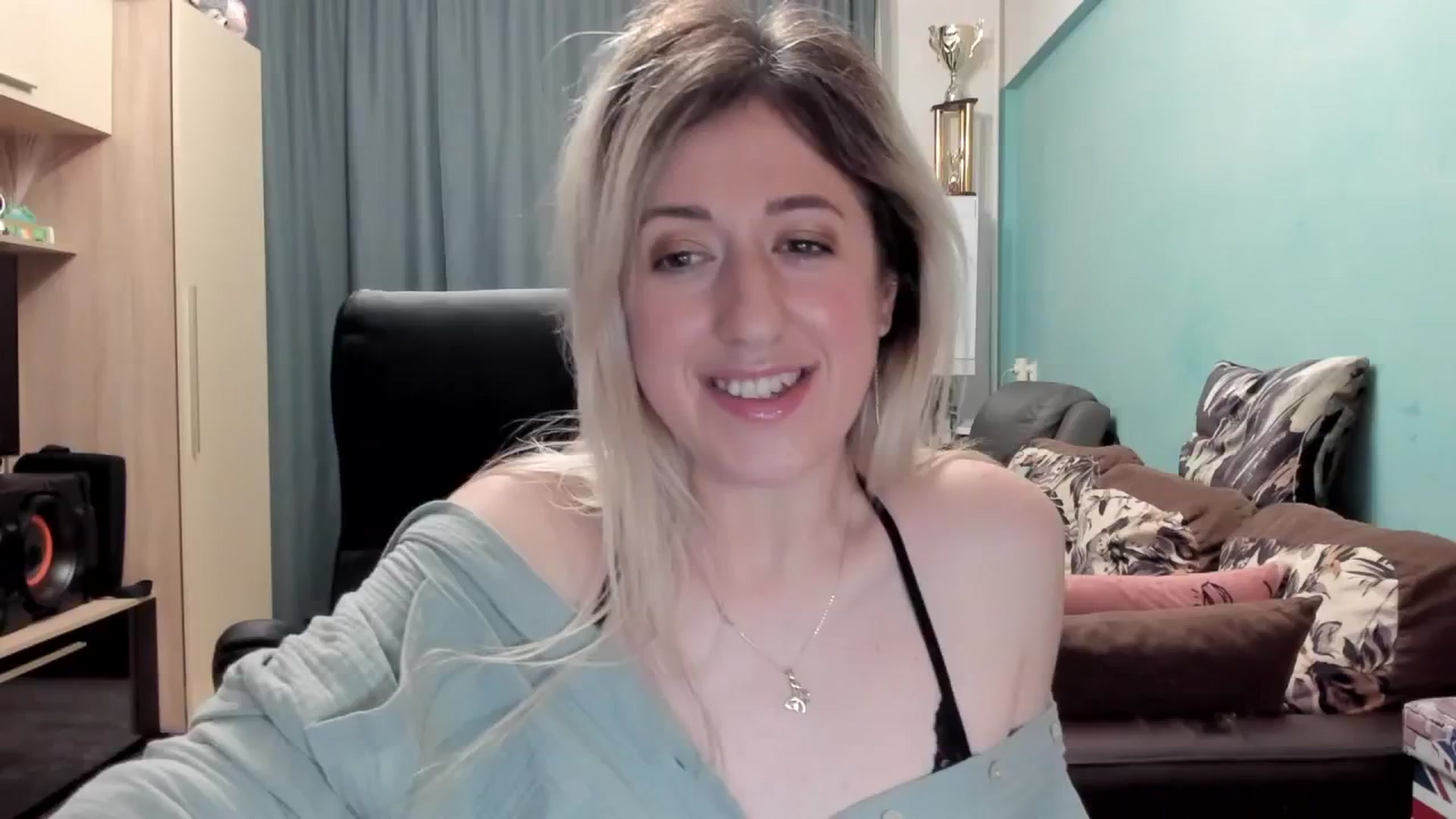 Gallery image thumbnail from SweetDelia_'s myfreecams stream on, 04/03/2026, 01:37 image 15 of 20