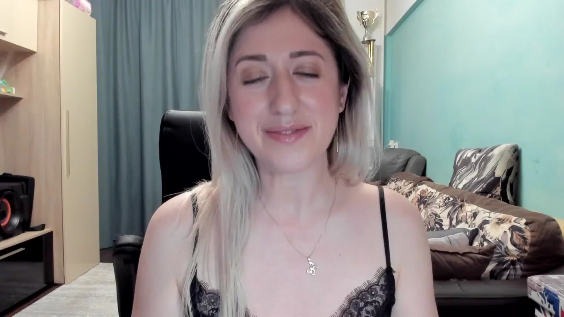 Gallery image thumbnail from SweetDelia_'s myfreecams stream on, 04/08/2026, 03:00 image 16 of 20