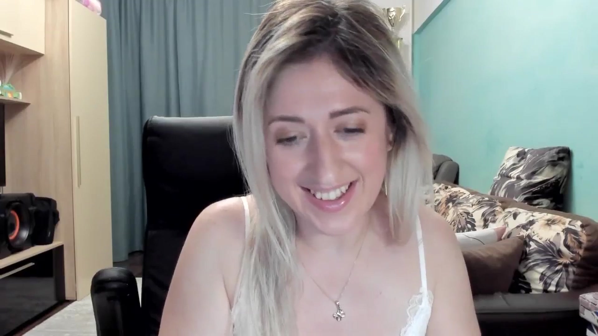 Gallery image thumbnail from SweetDelia_'s myfreecams stream on, 04/10/2026, 02:30 image 16 of 20