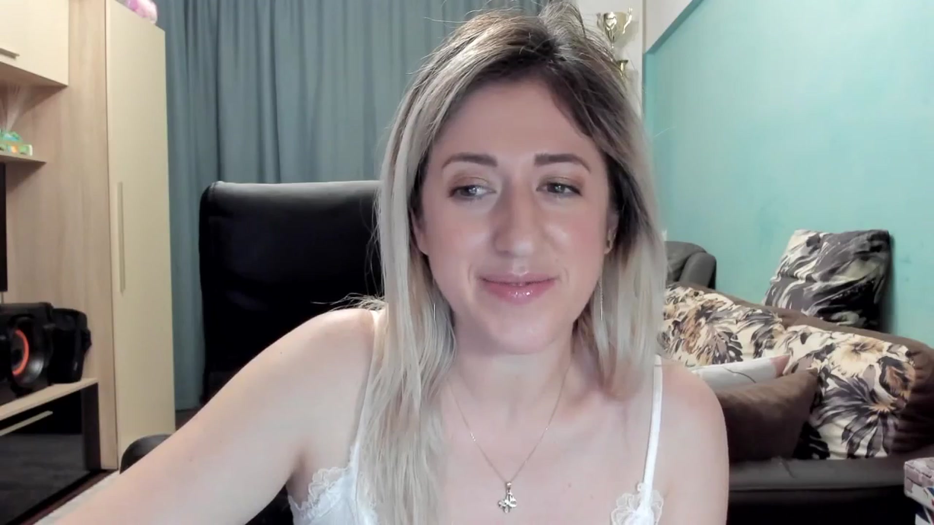 Gallery image thumbnail from SweetDelia_'s myfreecams stream on, 04/10/2026, 02:30 image 15 of 20