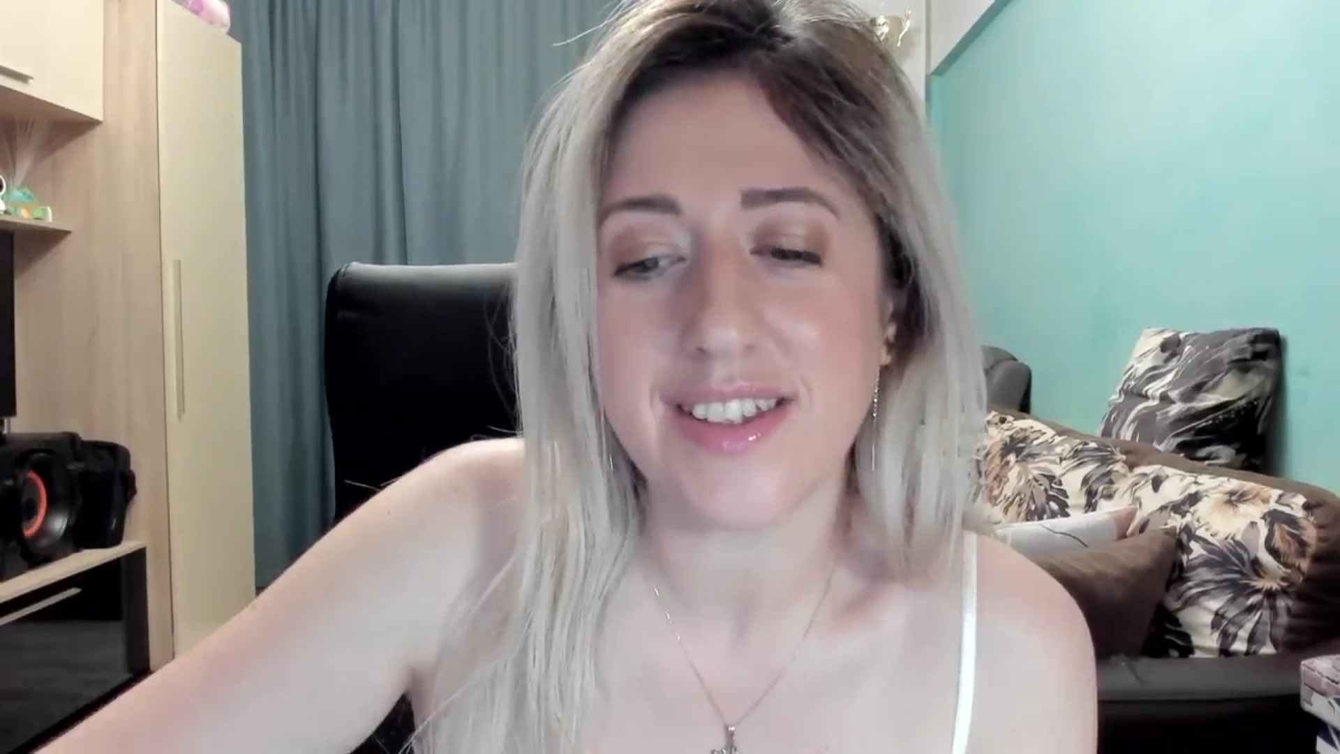 Gallery image thumbnail from SweetDelia_'s myfreecams stream on, 04/10/2026, 02:30 image 3 of 20
