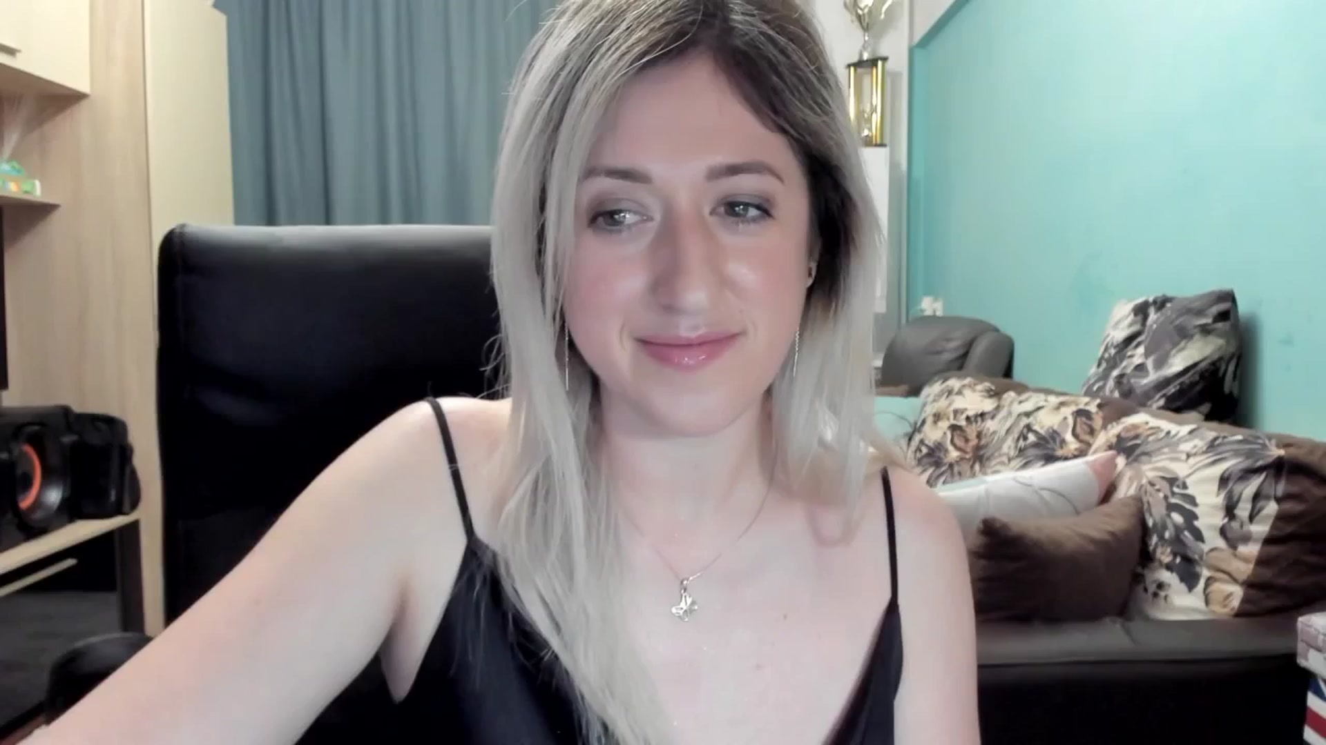 Gallery image thumbnail from SweetDelia_'s myfreecams stream on, 04/11/2026, 01:58 image 9 of 20