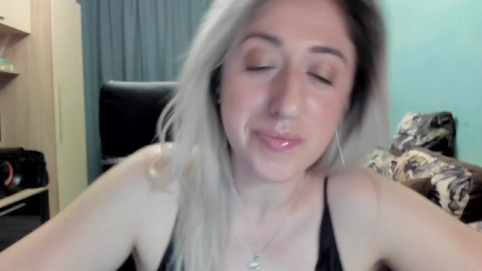 Gallery image thumbnail from SweetDelia_'s myfreecams stream on, 04/13/2026, 23:32 image 17 of 20